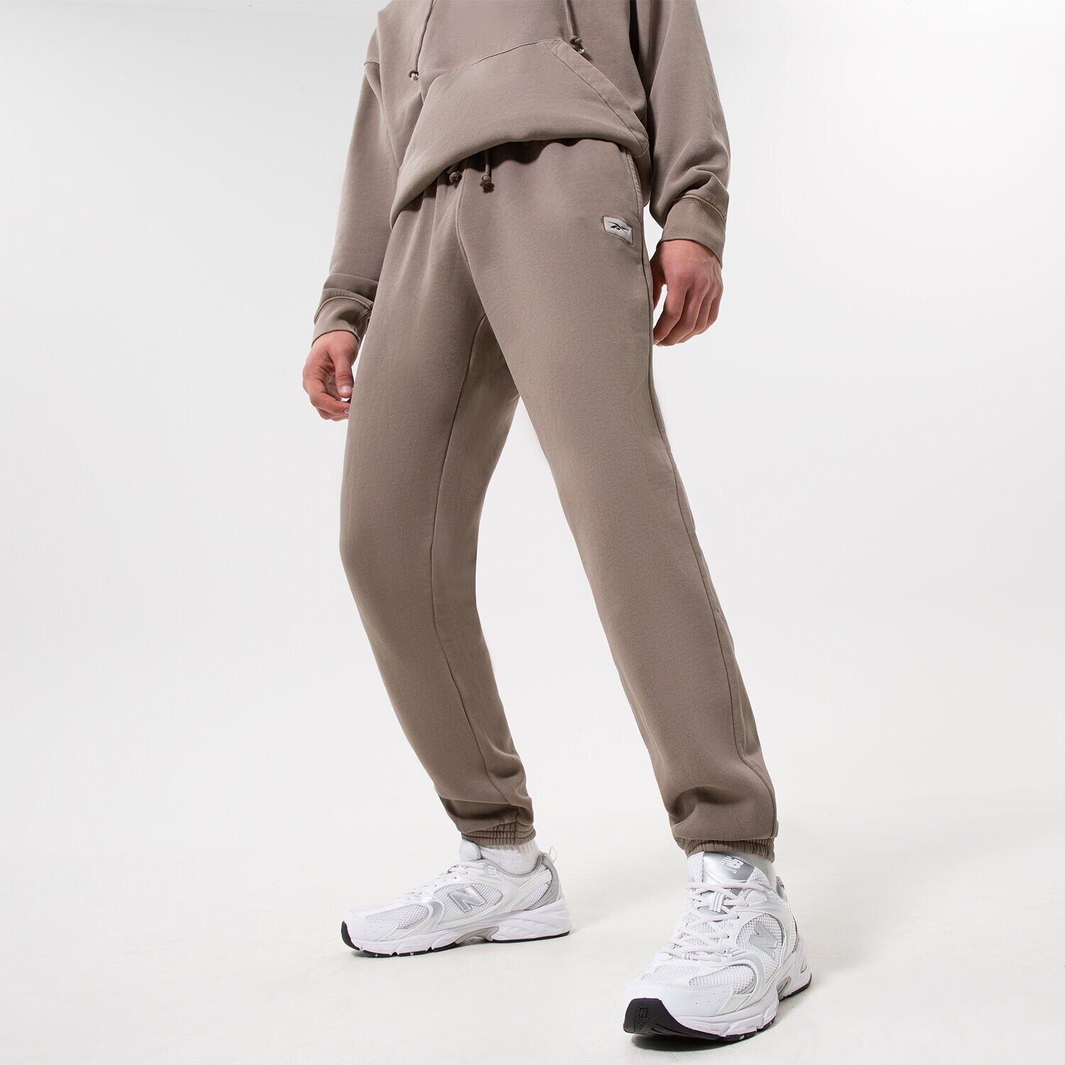 Bărbați pantaloni REEBOK PANTALONI CLASSIC NATURAL DYE PANTS HM5363 Maro