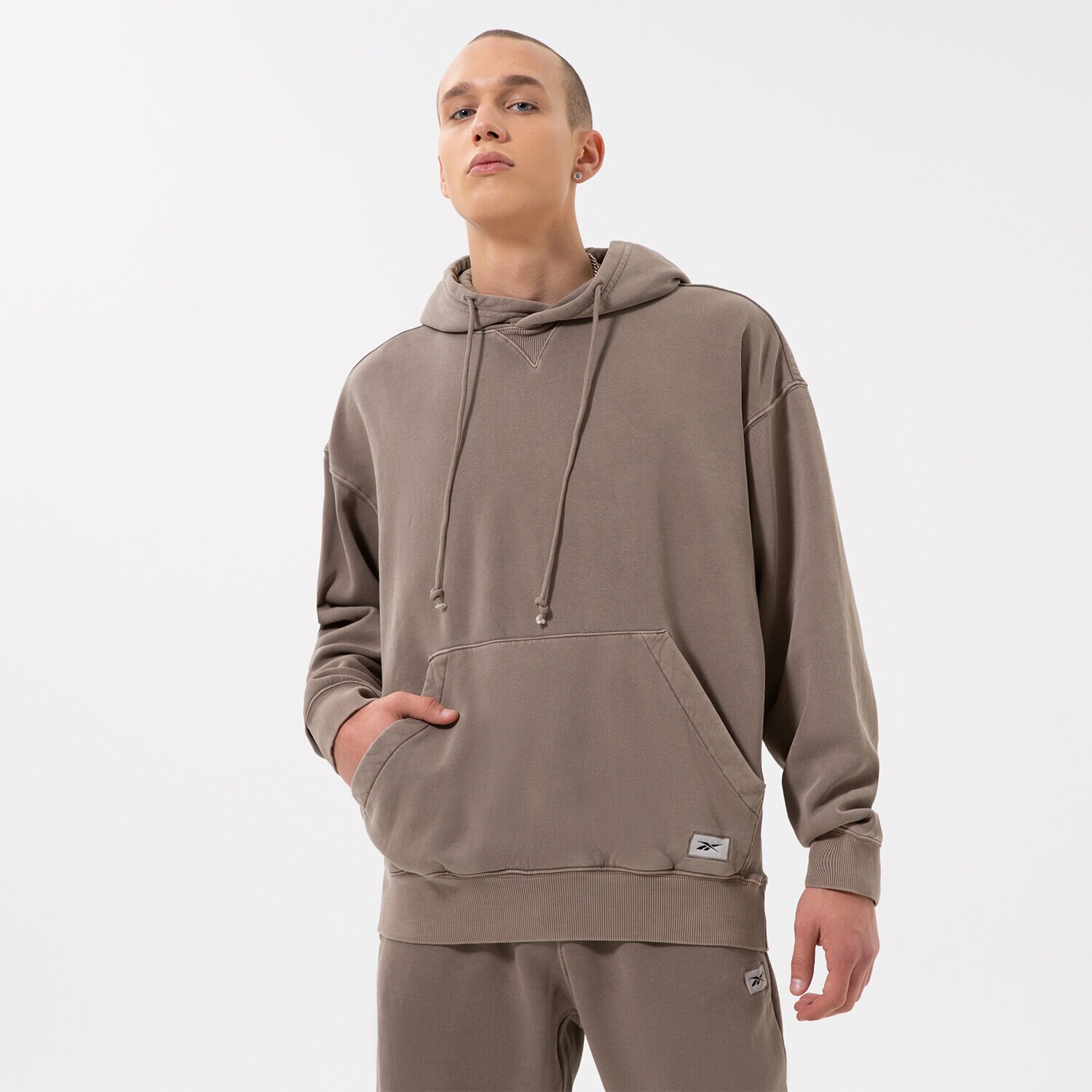 Bărbați bluză REEBOK BLUZĂ CU GLUGĂ CLASSIC NATURAL DYE HOODIE HM5361 Maro