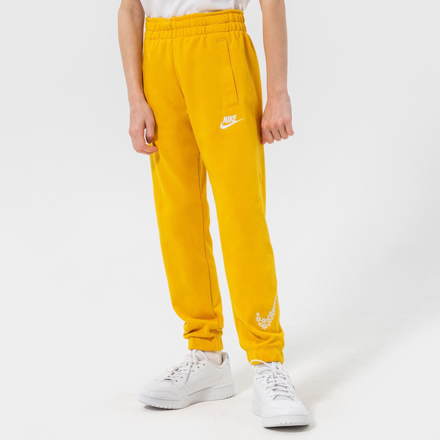 Pantaloni pentru copii NIKE PANTALONI  G NSW FT PANT ENERGY GIRL DM8220-743 Galben