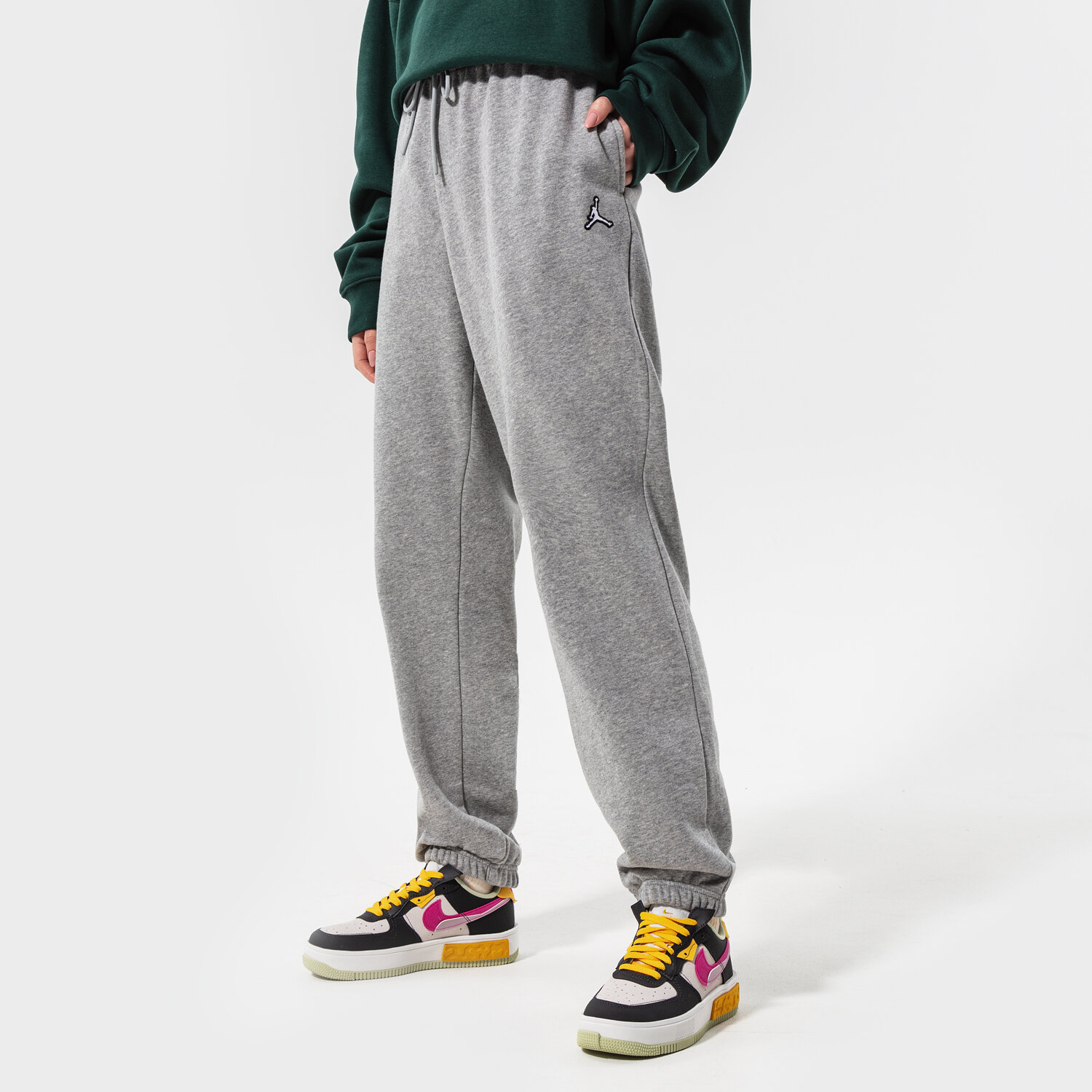 Femei pantaloni JORDAN PANTALONI  ESSENTIAL JOGGERS DN4575-063 Gri