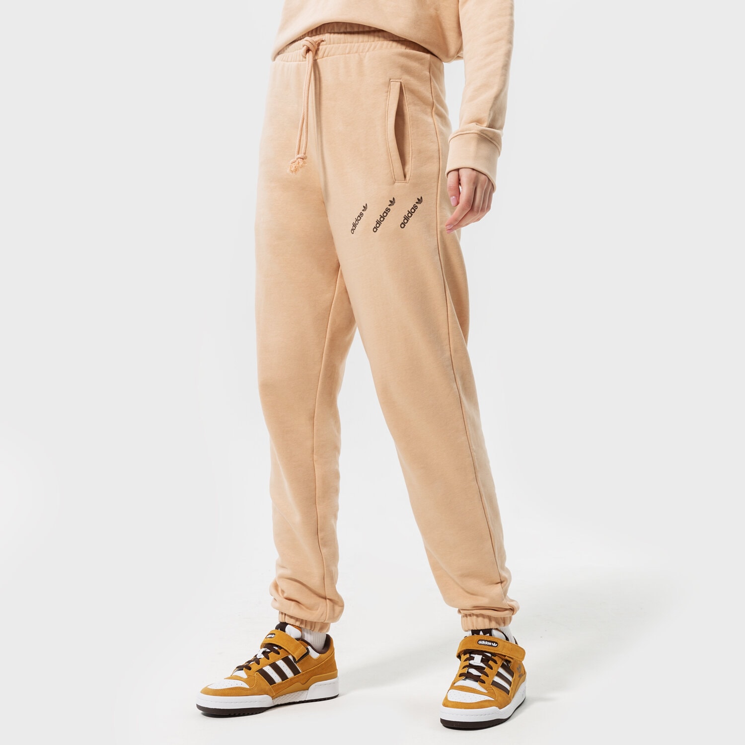 Femei pantaloni ADIDAS PANTALONI  TRACK PANTS HM4871 Bej