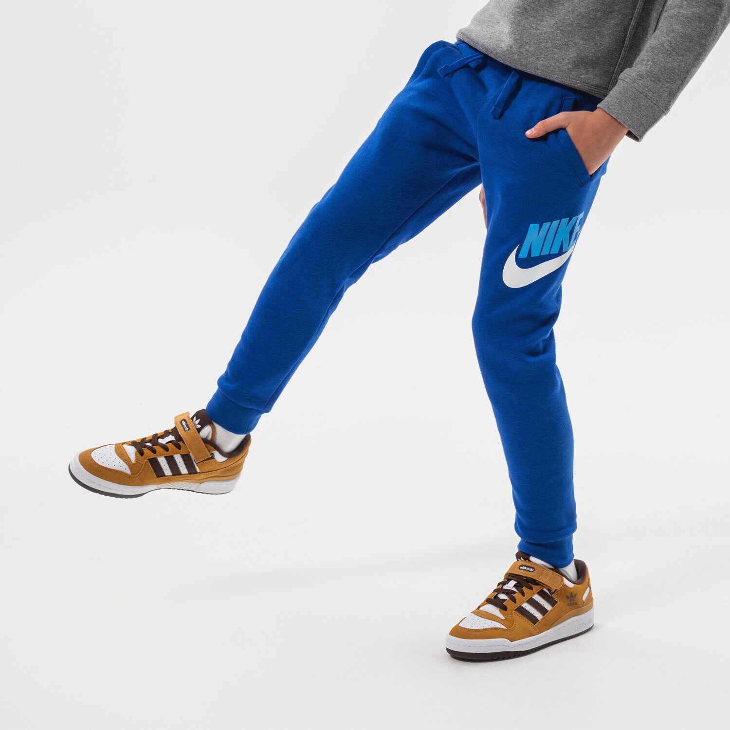 Pantaloni pentru copii NIKE PANTALONI  NIKE SPORTSWEAR CLUB FLEECE BOY CJ7863-481 Albastru