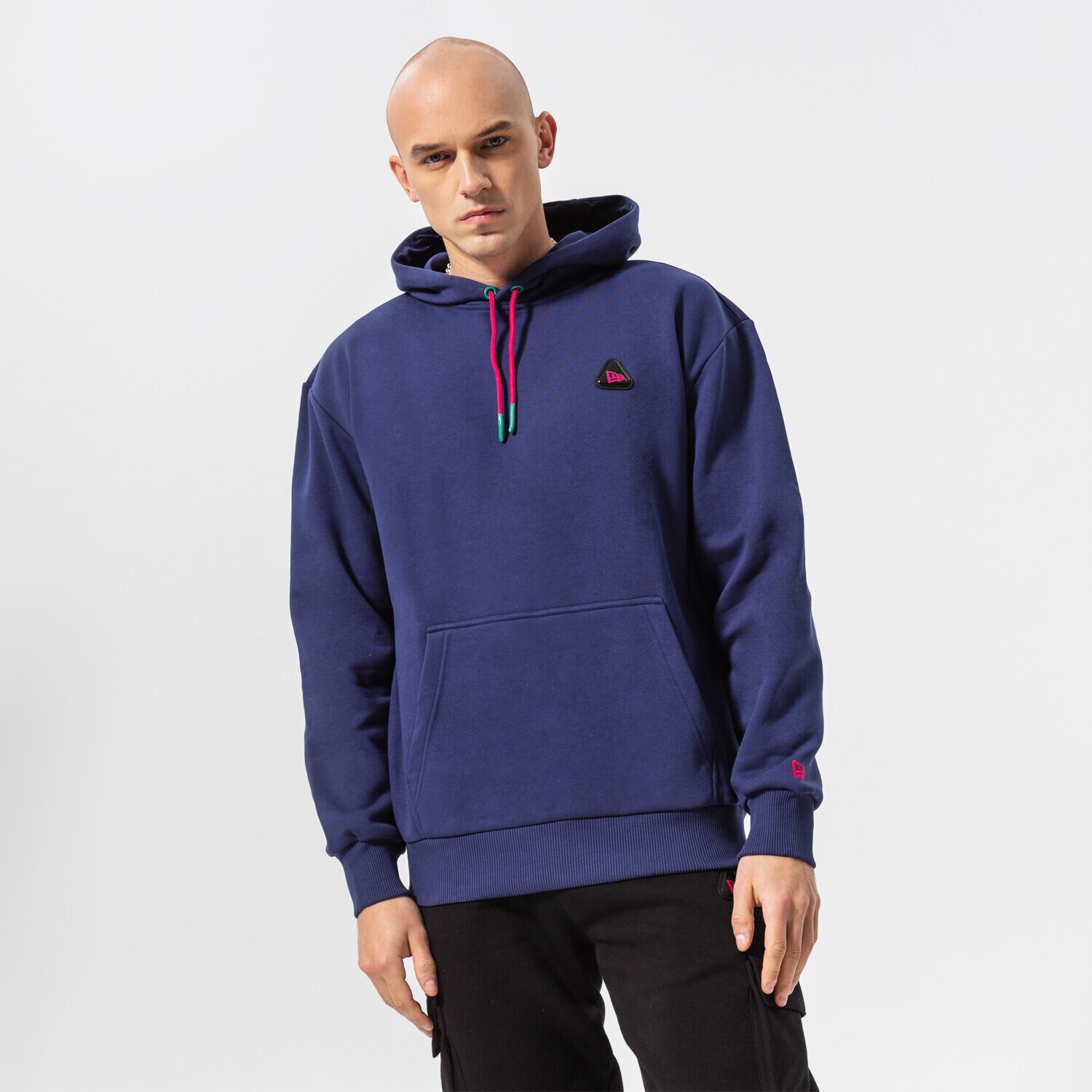 Bărbați bluză NEW ERA BLUZĂ CU GLUGĂ NE PATCH OS HOODY MVB 12893045 Albastru