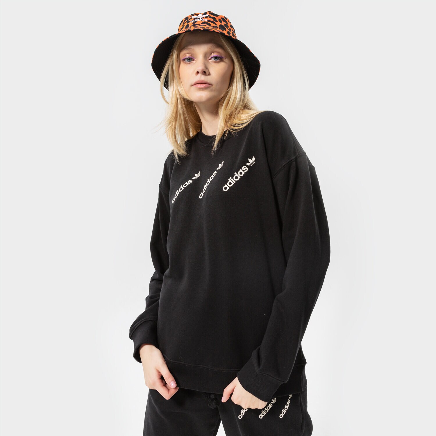 Femei bluză ADIDAS BLUZĂ CREW HM4868 Negru