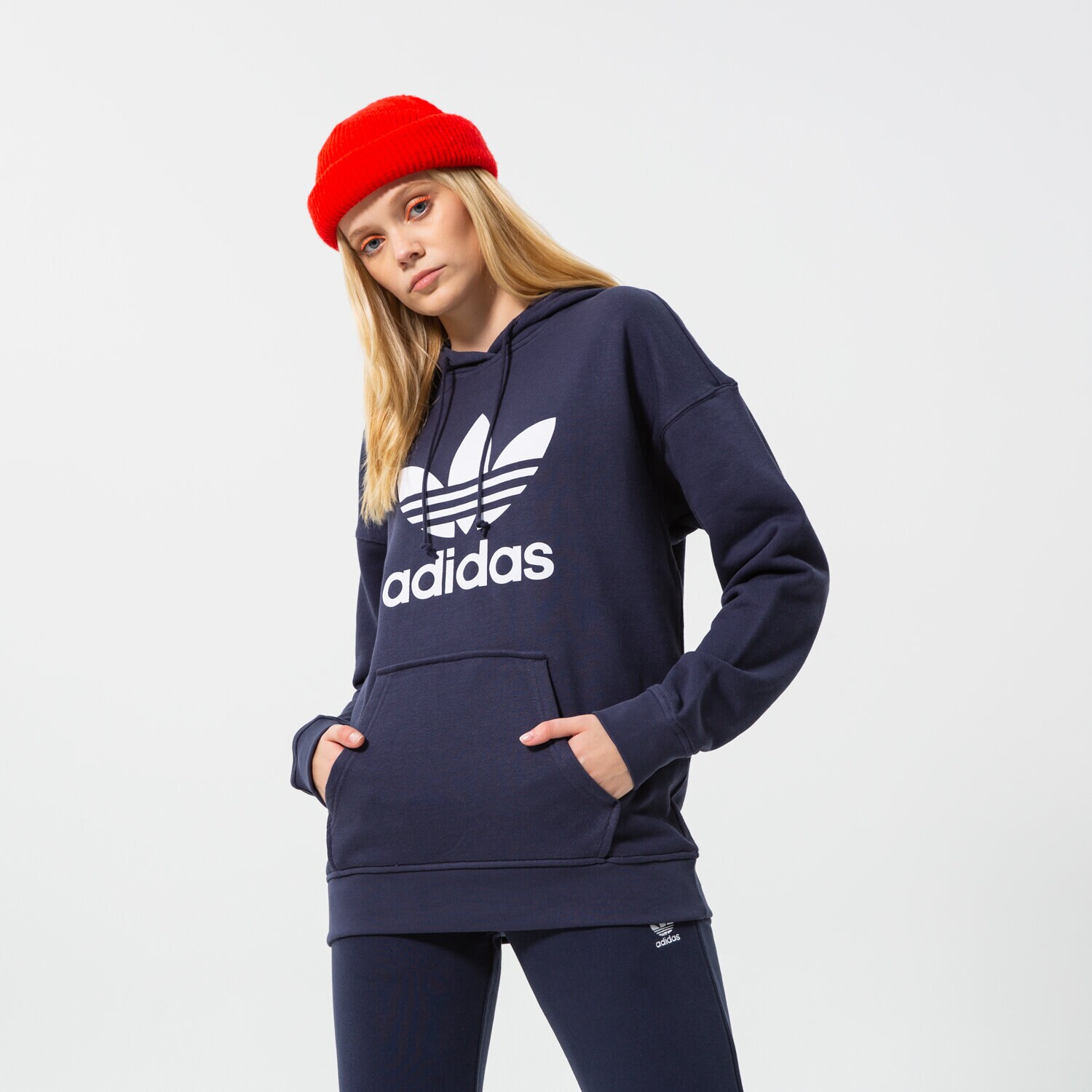 Femei bluză ADIDAS BLUZĂ CU GLUGĂ TRF HOODIE HE6951 Bleumarin