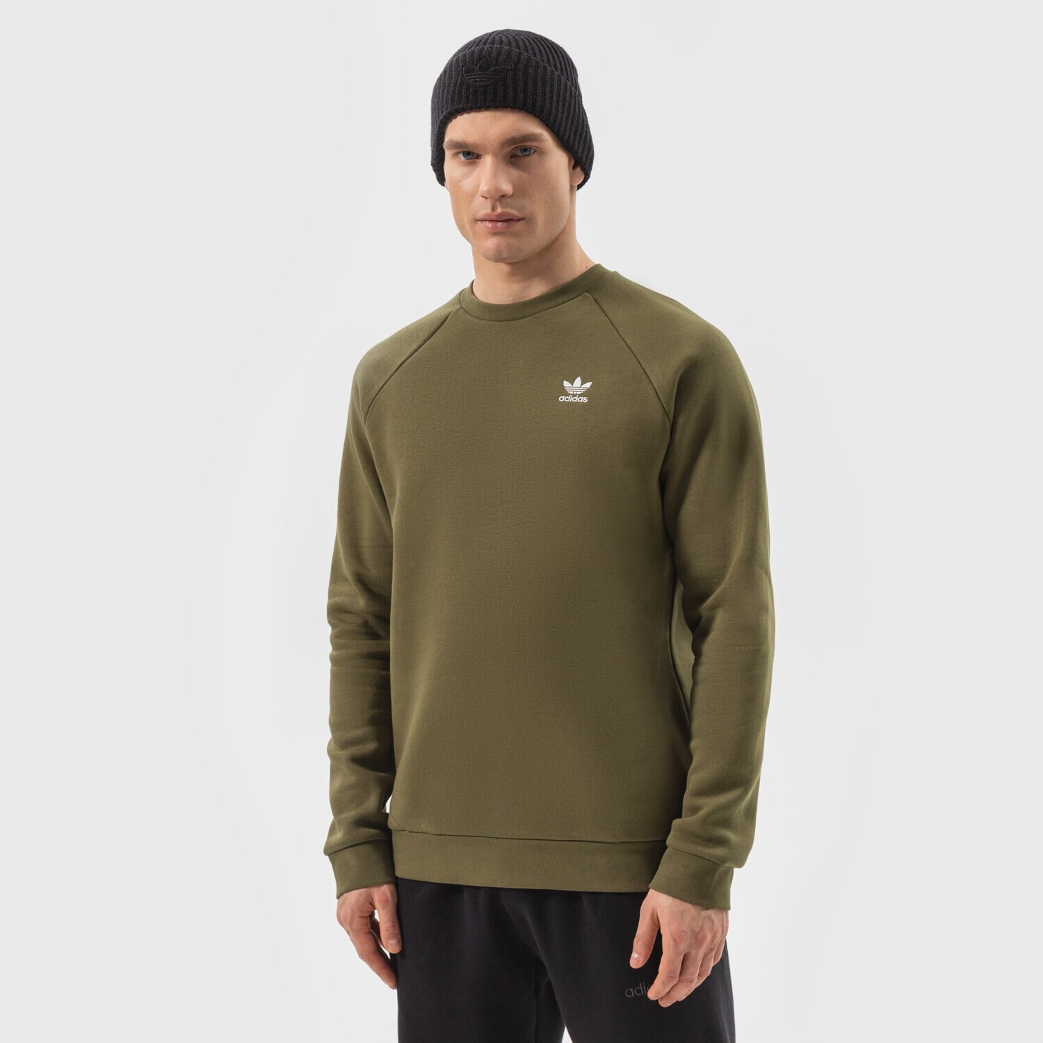 Bărbați bluză ADIDAS BLUZĂ ESSENTIAL CREW H65674 Kaki