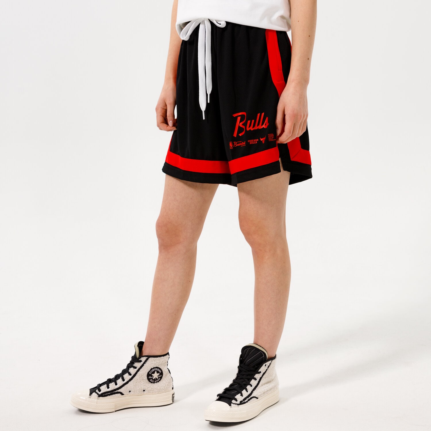 Femei pantaloni scurți NIKE PANTALONI SCURȚI CHI WNK DF SHORT XOVER TEAM NBA DH8416-010 Negru