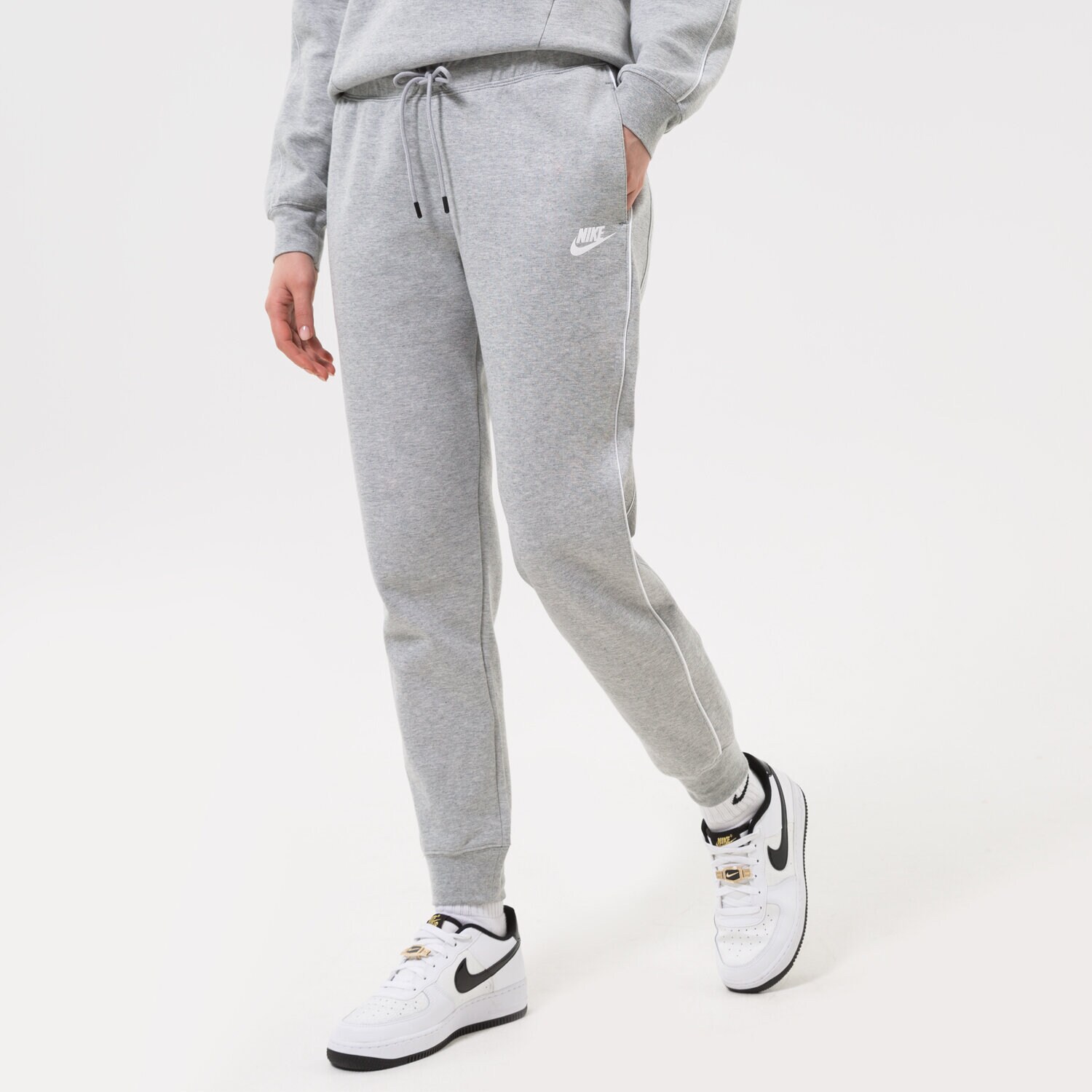 Femei pantaloni NIKE PANTALONI  W NSW MLNM ESSNTL FLC MR CZ8340-063 Gri