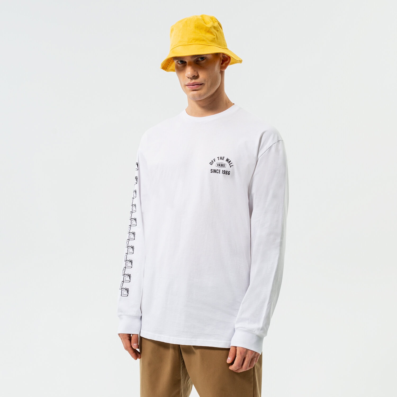 Bărbați tricou VANS TRICOU CHECKERBOARD RESEARCH LS TEE VN0A7S5MWHT1 Alb