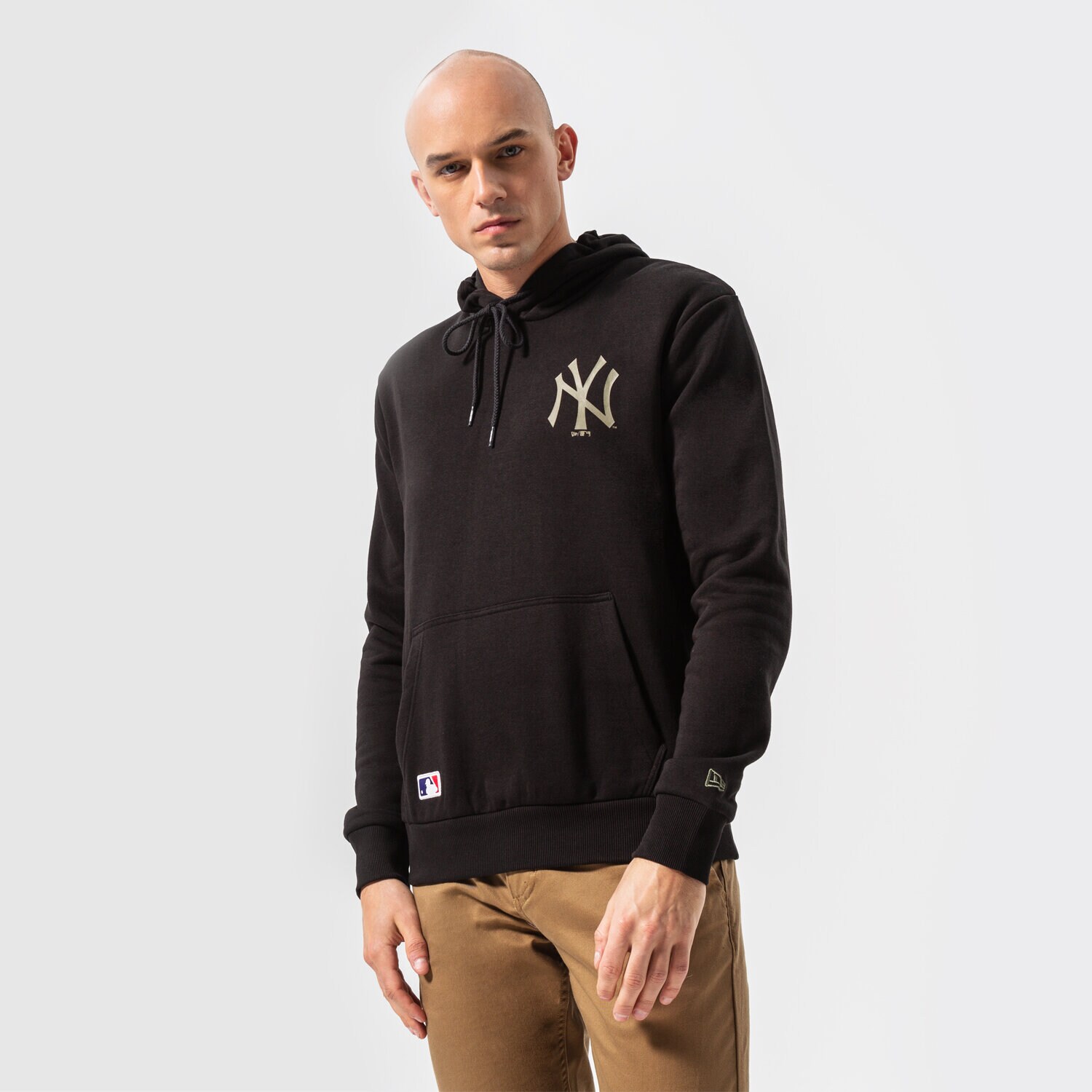Bărbați bluză NEW ERA BLUZĂ CU GLUGĂ MLB LC TEAM LOGO NYY BLK NEW YORK YAN 12893144 Negru