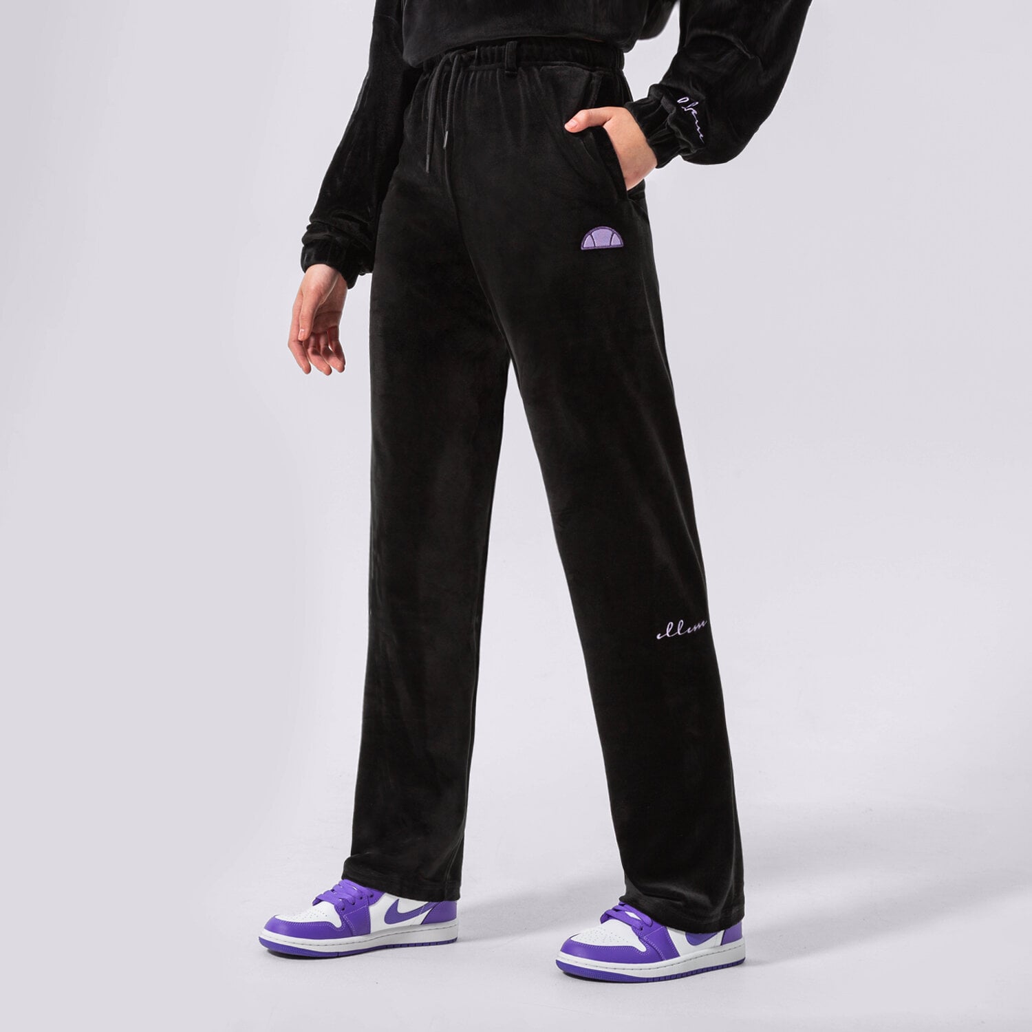 Femei pantaloni ELLESSE PANTALONI DIZA TRACK PANT WSHD BLK SGM14166079 Negru