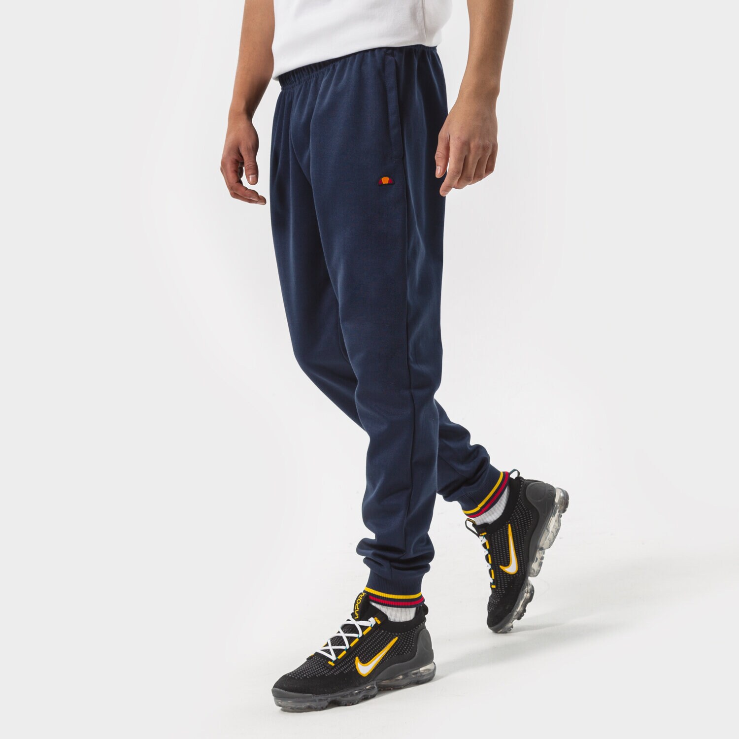Bărbați pantaloni ELLESSE PANTALONI  DEYA TRACK PANT NAVY SHM14553429 Bleumarin