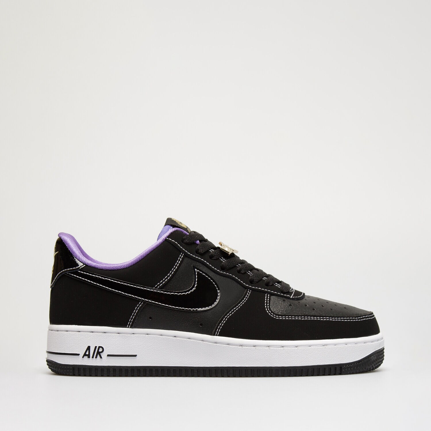 Barbați pantofi sport NIKE AIR FORCE 1 '07 LV8 EMB DR9866-001 Negru