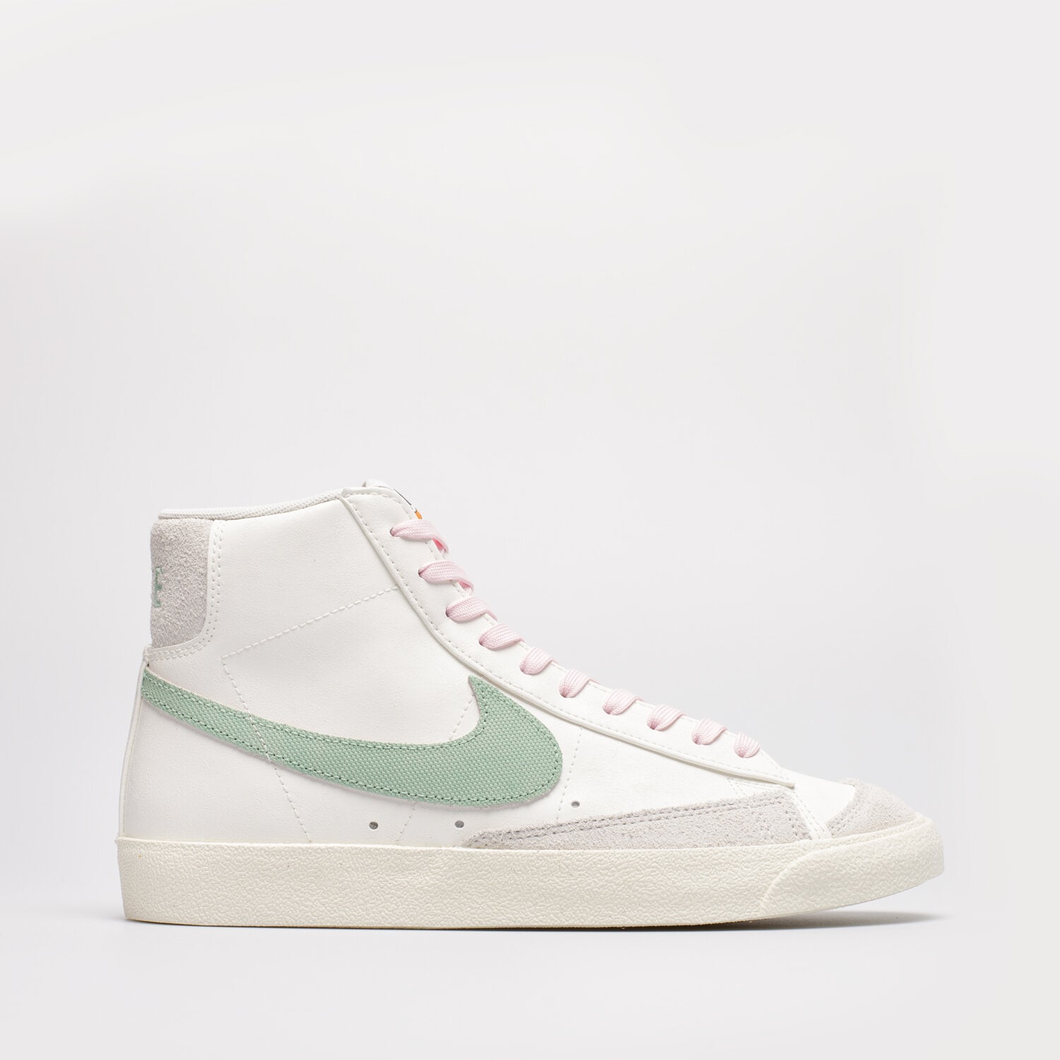 Barbați pantofi sport NIKE BLAZER MID '77 PRM DO9787-100 Alb
