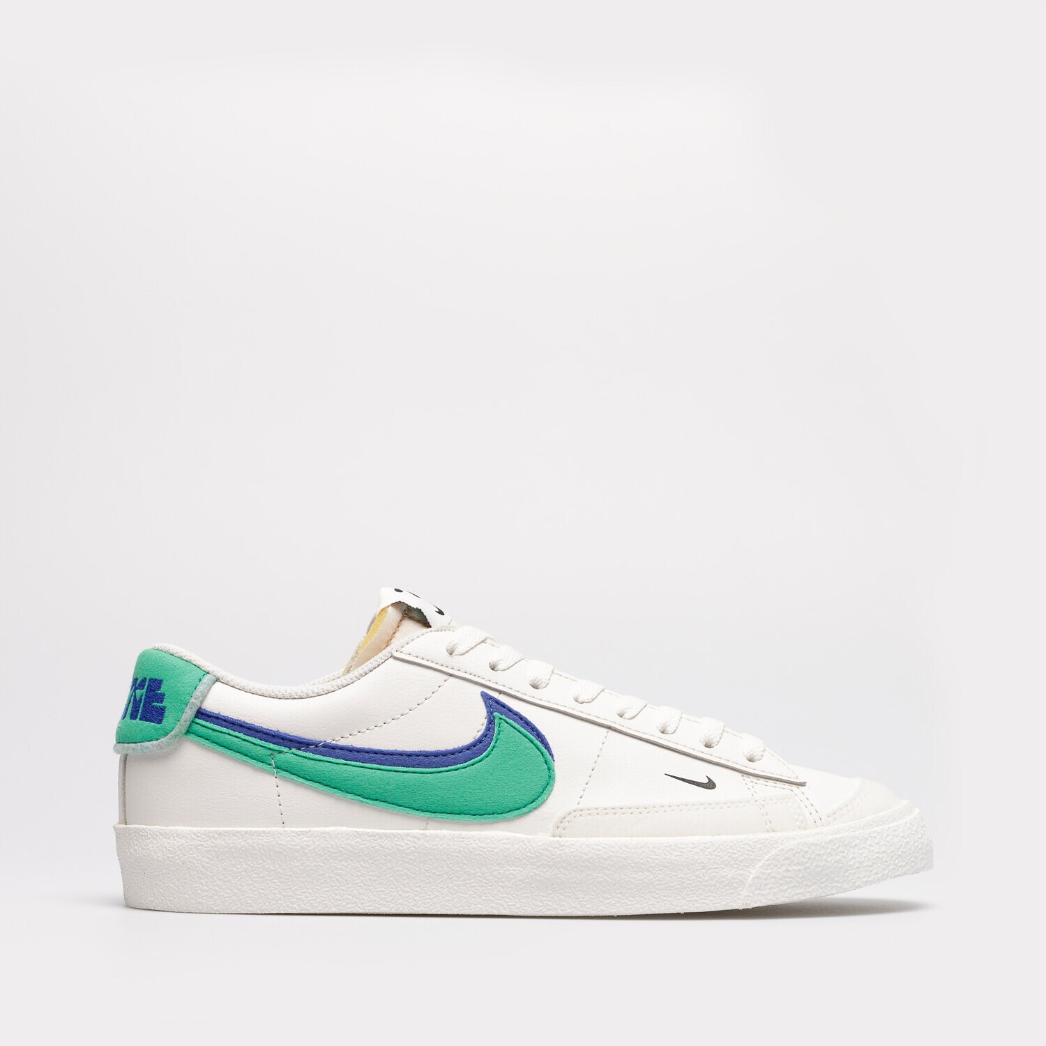 Barbați pantofi sport NIKE BLAZER LOW '77 SE DO9777-001 Alb