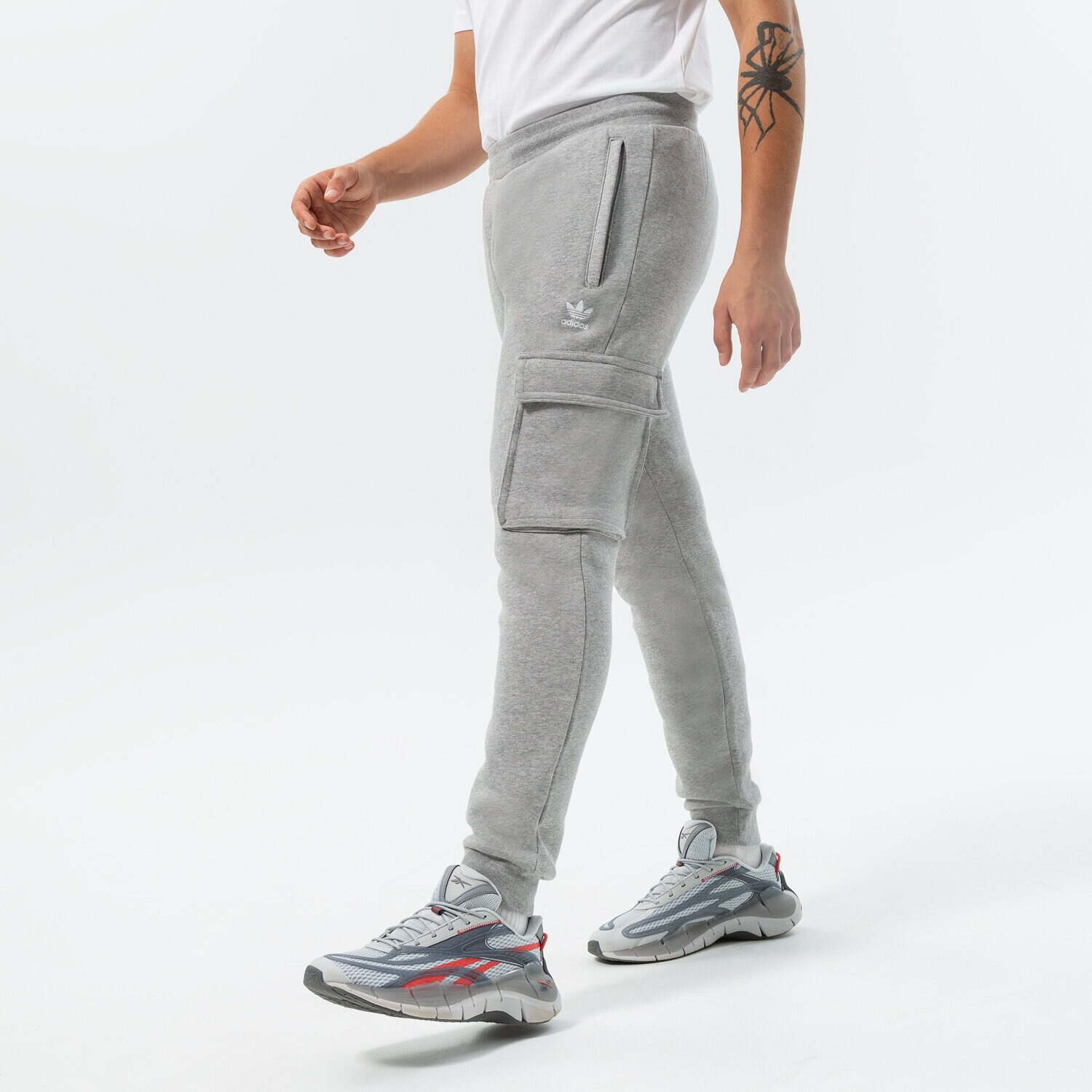 Bărbați pantaloni ADIDAS PANTALONI  ESSENTIALS C P HK0184 Gri