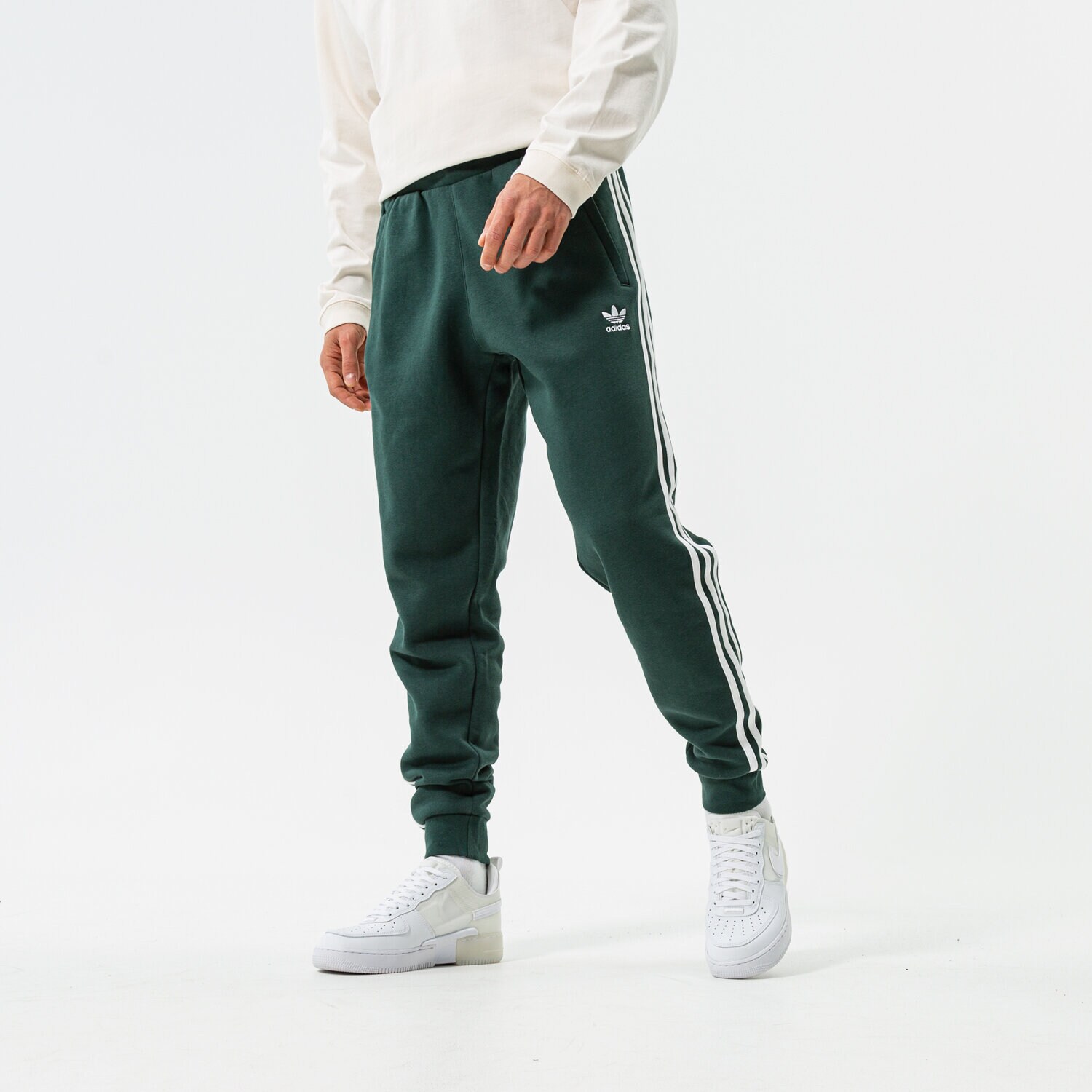 Bărbați pantaloni ADIDAS PANTALONI  3-STRIPES PANT HK7299 Verde