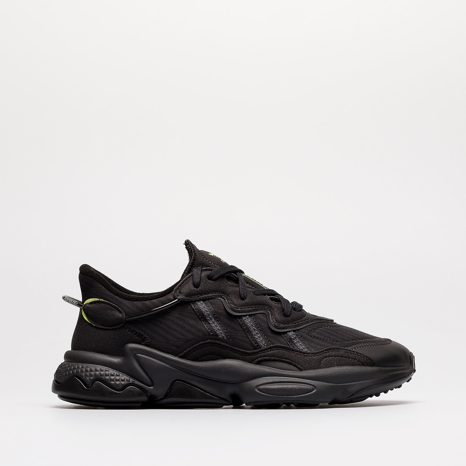 Barbați pantofi sport ADIDAS OZWEEGO REAL MADRID HP7802 Negru