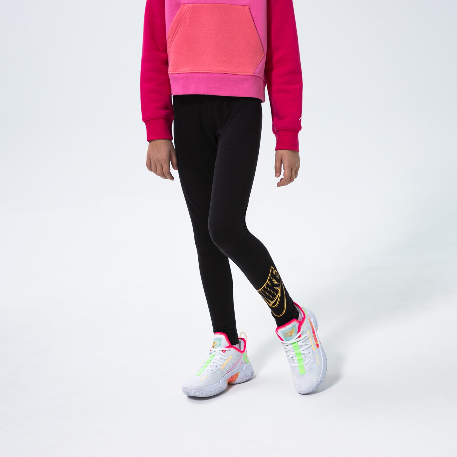 Pantaloni pentru copii NIKE COLANȚI GIRLS' SPORTSWEAR GRAPHIC GIRL DD6278-013 Negru