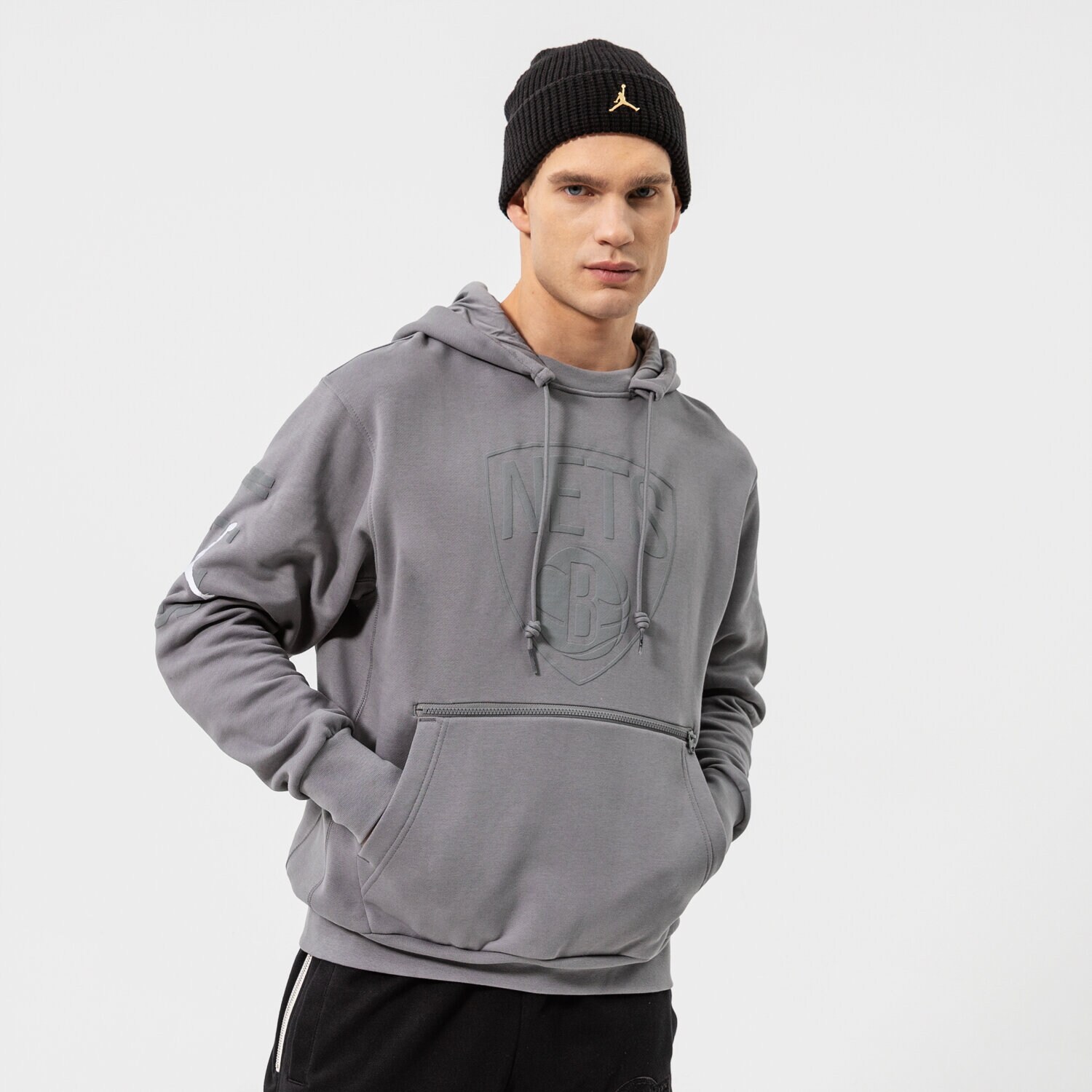 Bărbați bluză NIKE BLUZĂ CU GLUGĂ BKN M NK PO FLC CTS STMT NBA DB1516-002 Gri