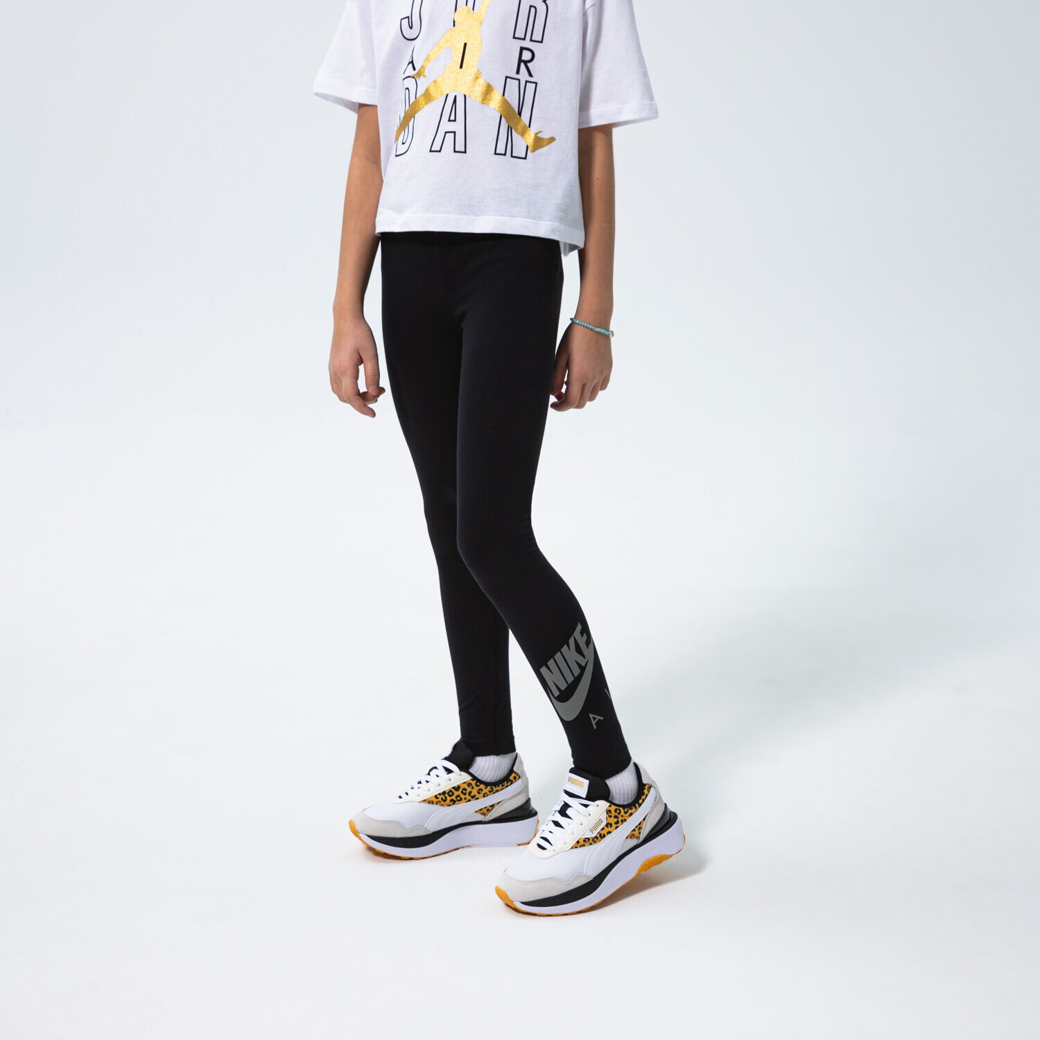 Pantaloni pentru copii NIKE COLANȚI G NSW AIR FAVORITES LGGNG GIRL DD7140-010 Negru