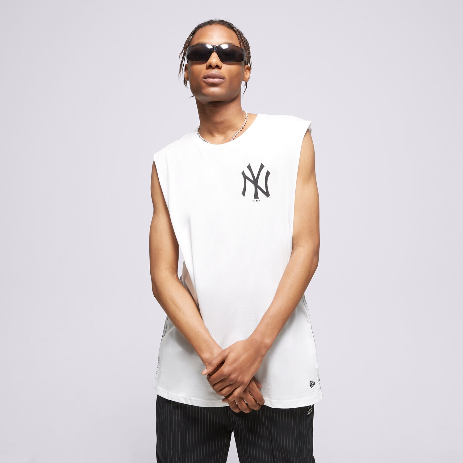 Bărbați tricou NEW ERA MAIOU MLB LOGO TAPING SLESS NYY WHT NEW YORK YANKEES 13083945 Alb