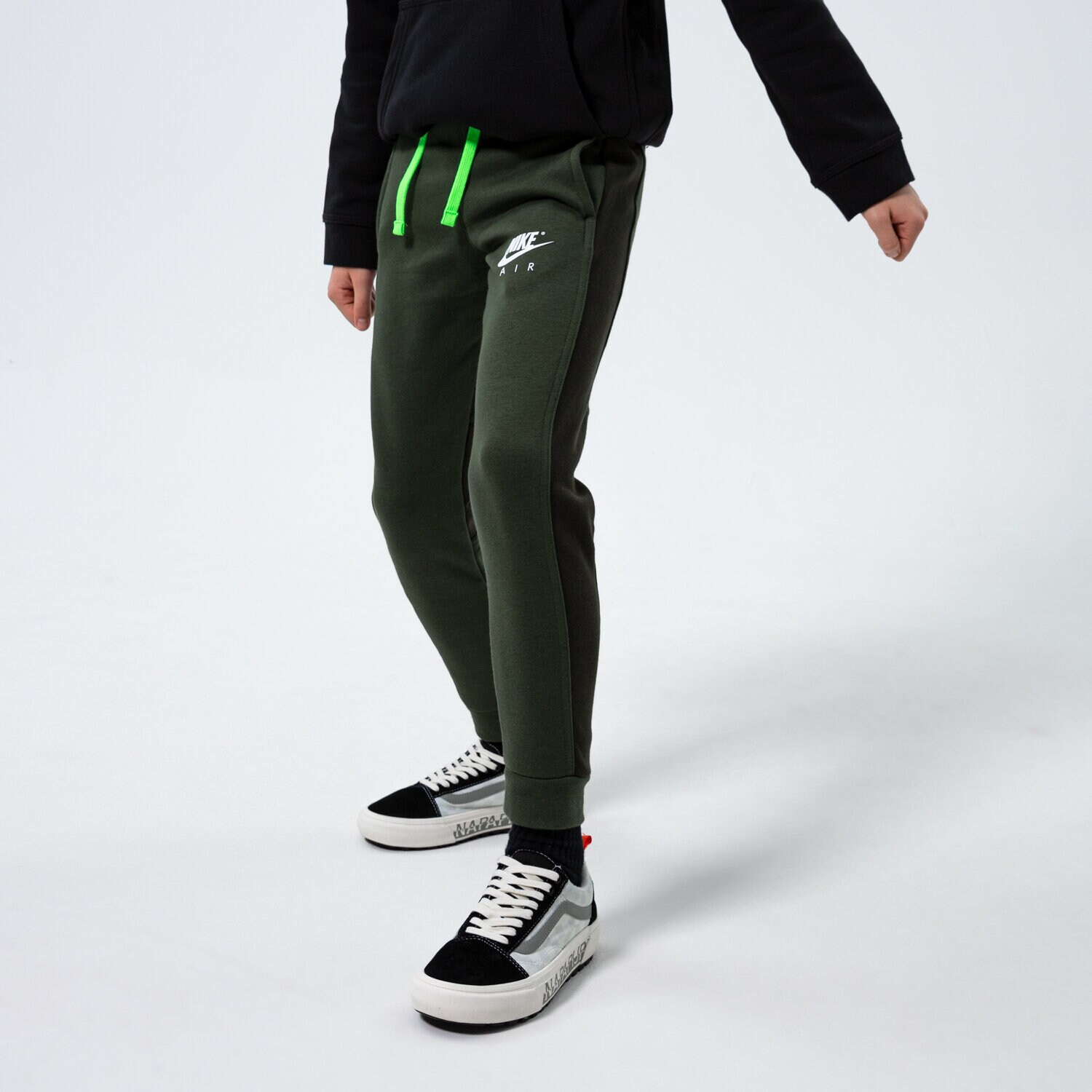 Pantaloni pentru copii NIKE PANTALONI  B NSW AIR PANT BOY DD8716-335 Kaki