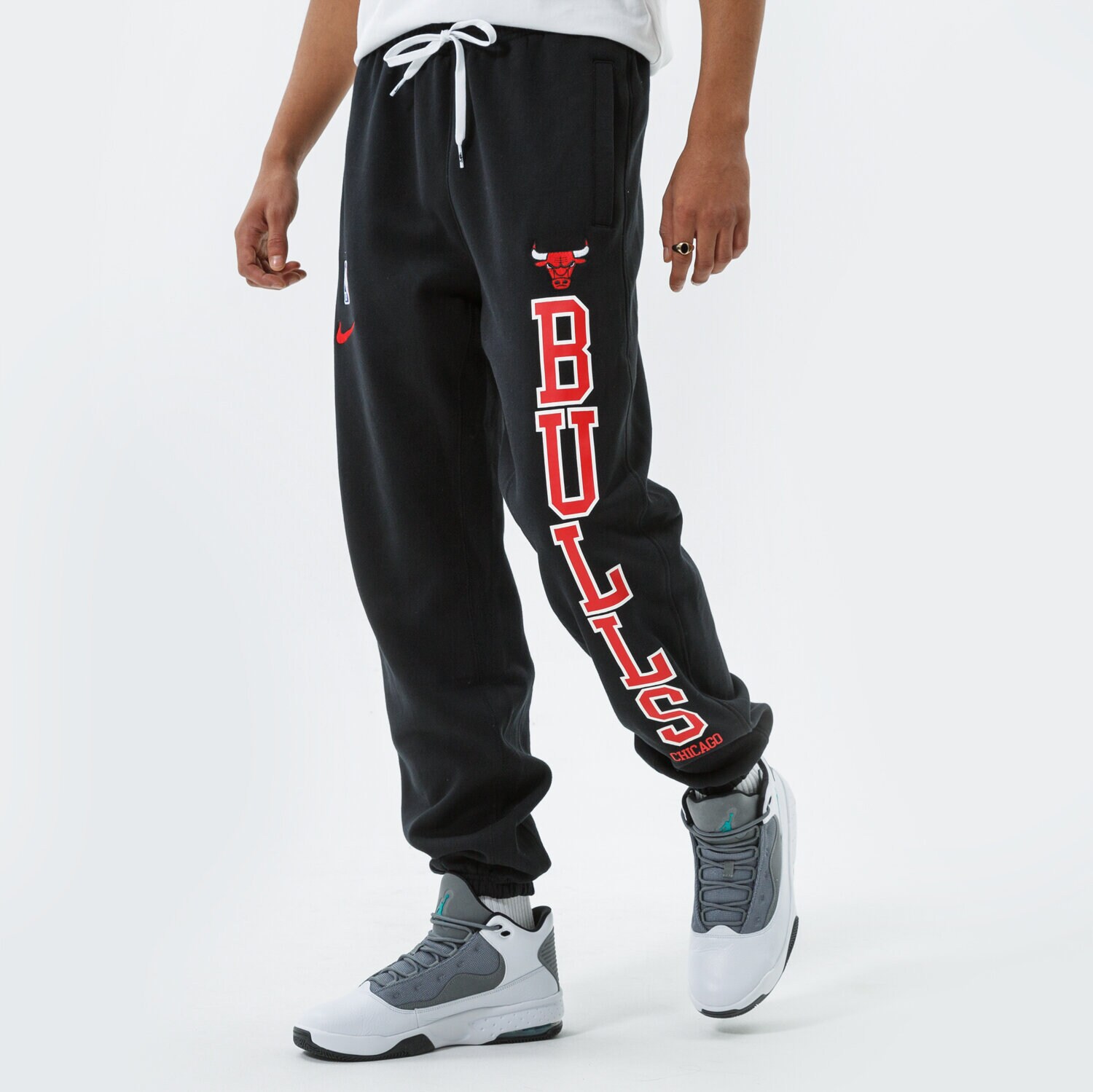 Bărbați pantaloni NIKE PANTALONI  CHI M NK PANT FLC CTS GX 75 NBA DB1536-010 Negru