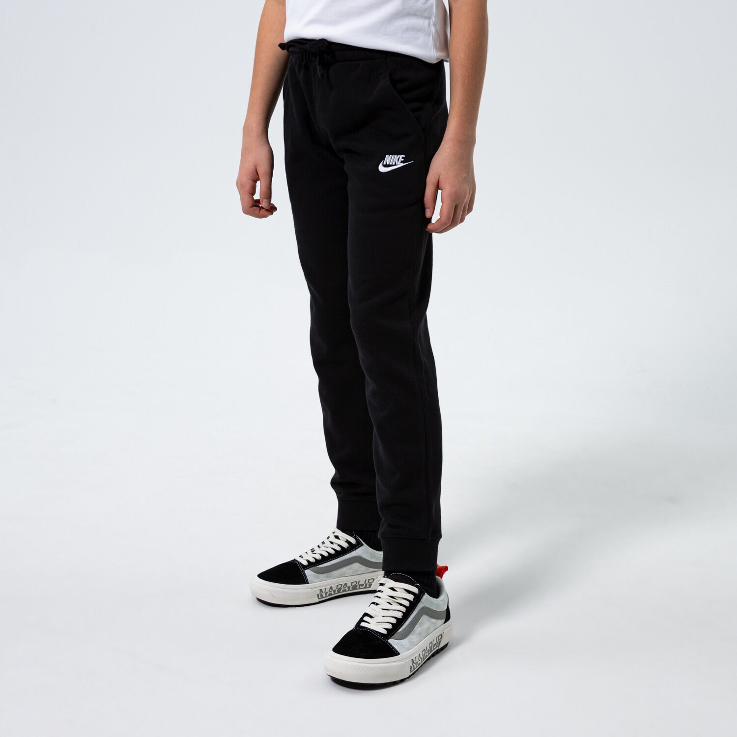 Pantaloni pentru copii NIKE PANTALONI  SPORTSWEAR CLUB FLEECE BOY DA0864-010 Negru