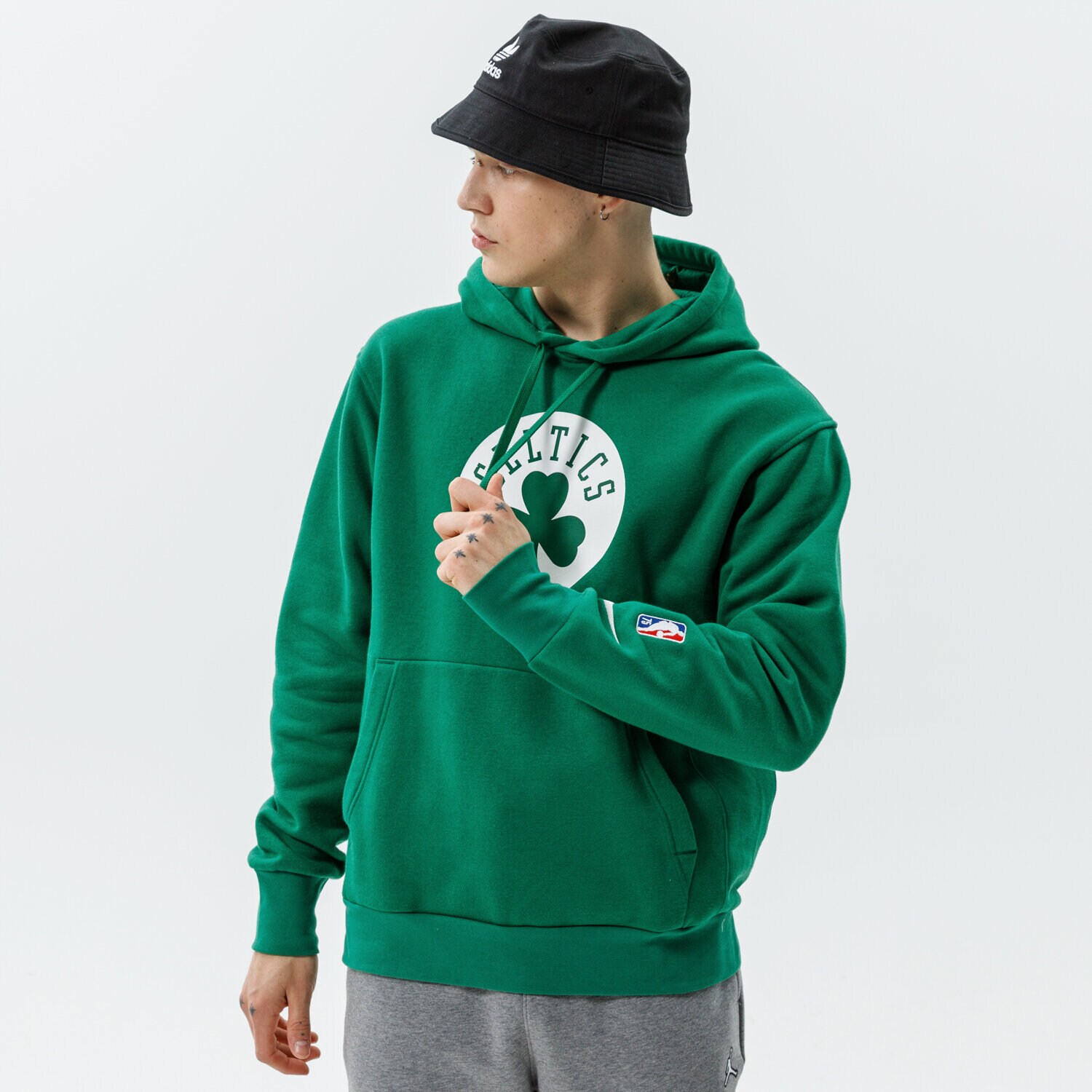 Bărbați bluză NIKE BLUZĂ CU GLUGĂ BOS M NK PO FLC ESSNTL NBA DB1818-312 Verde
