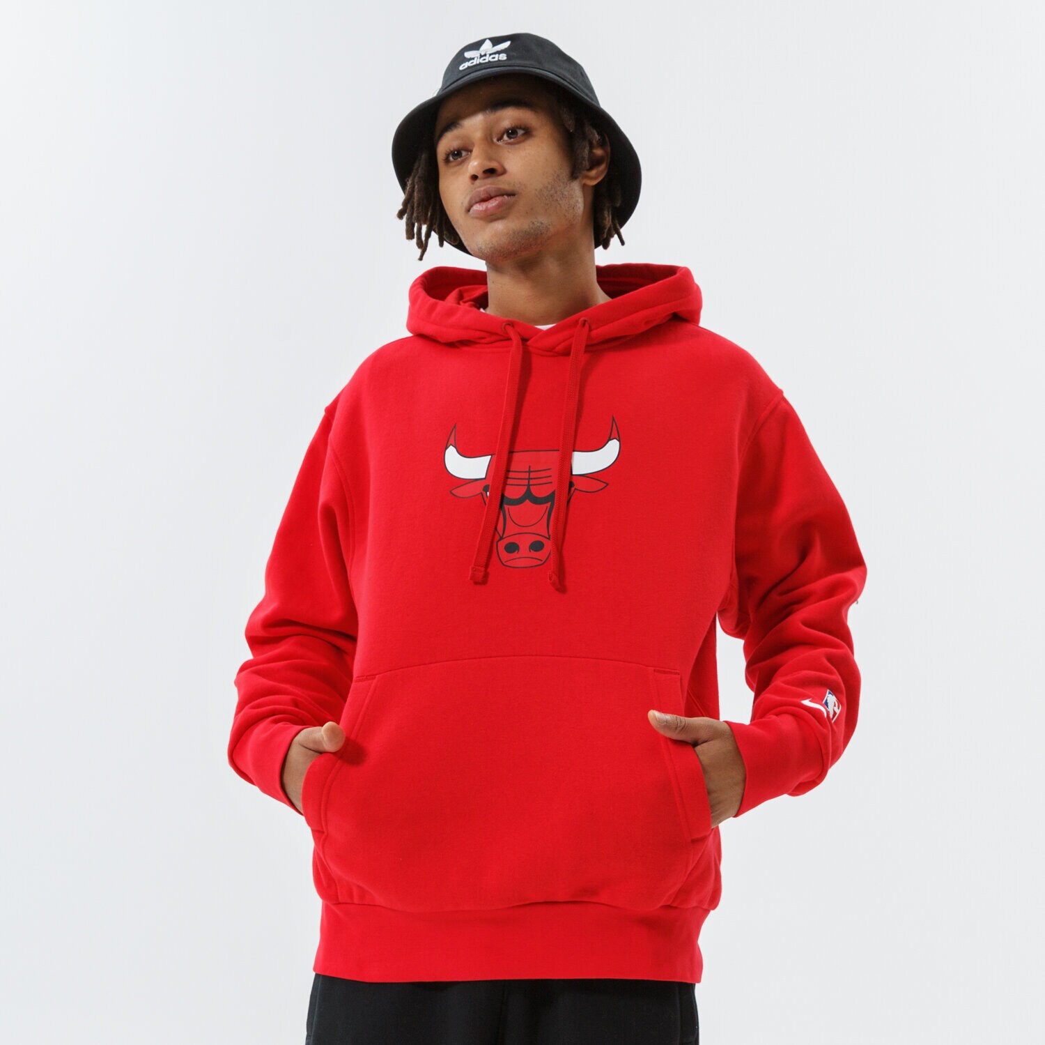 Bărbați bluză NIKE BLUZĂ CU GLUGĂ CHI M NK PO FLC ESSNTL NBA DB1822-657 Roșu