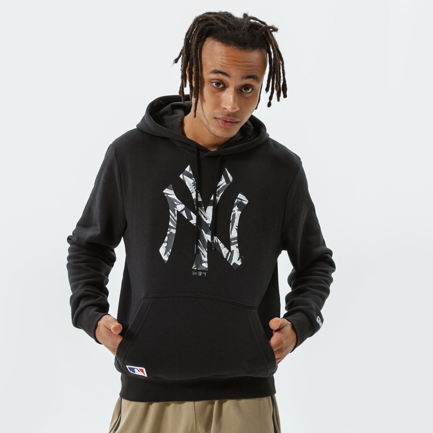 Bărbați bluză NEW ERA BLUZĂ CU GLUGĂ MLB CAMO INFILL PO HOODY NEYYAN BLK 12827258 Negru