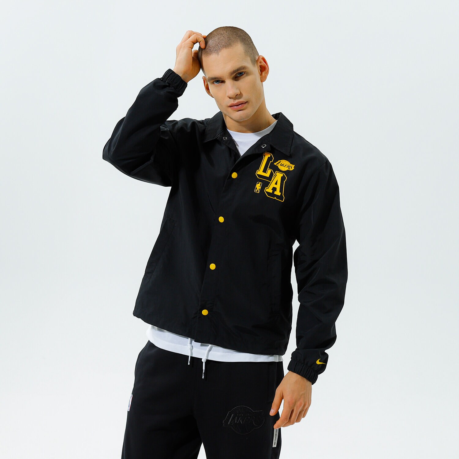 Bărbați jachetă NIKE JACHETĂ LAL M NK JKT COACHES CTS 75 NBA DB1439-010 Negru