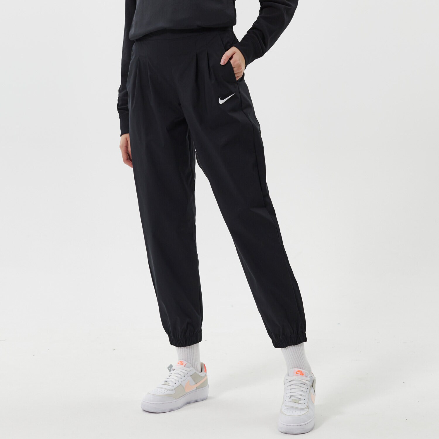 Femei pantaloni NIKE PANTALONI  W NSW ICN CLSH WVN HR JGGR DD5048-010 Negru