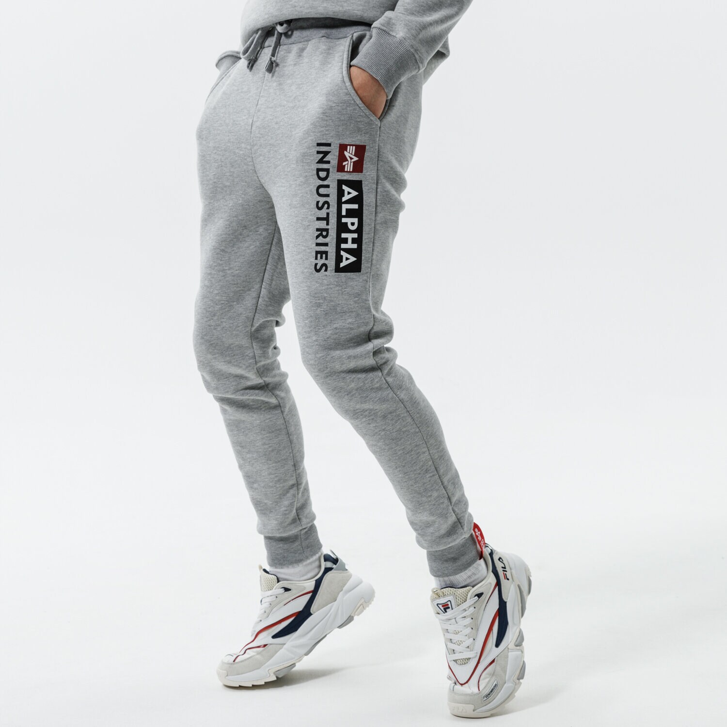 Bărbați pantaloni ALPHA INDUSTRIES PANTALONI  ALPHA BLOCK-LOGO JOGGE 118361-17 Gri