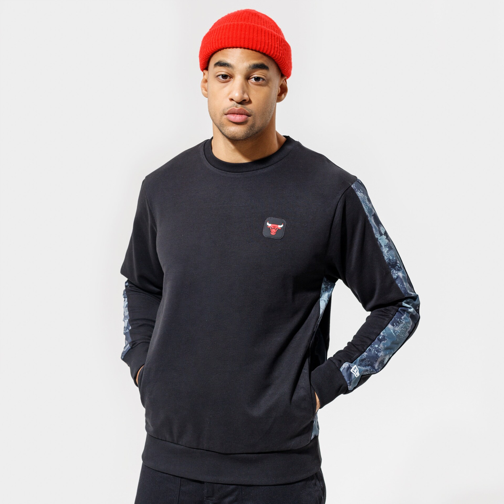 Bărbați bluză NEW ERA BLUZĂ NEW ERA OUTDR UTLTY PANEL CRW CHIBUL BLK 12827168 Negru