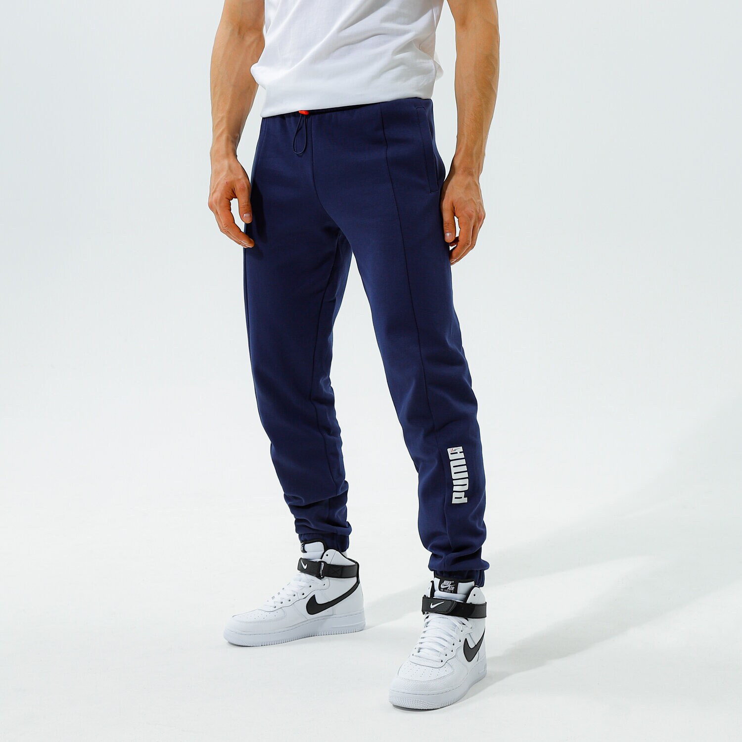 Bărbați pantaloni PUMA PANTALONI  RAD/CAL PANTS DK CL - PEACOAT 58939006 Bleumarin