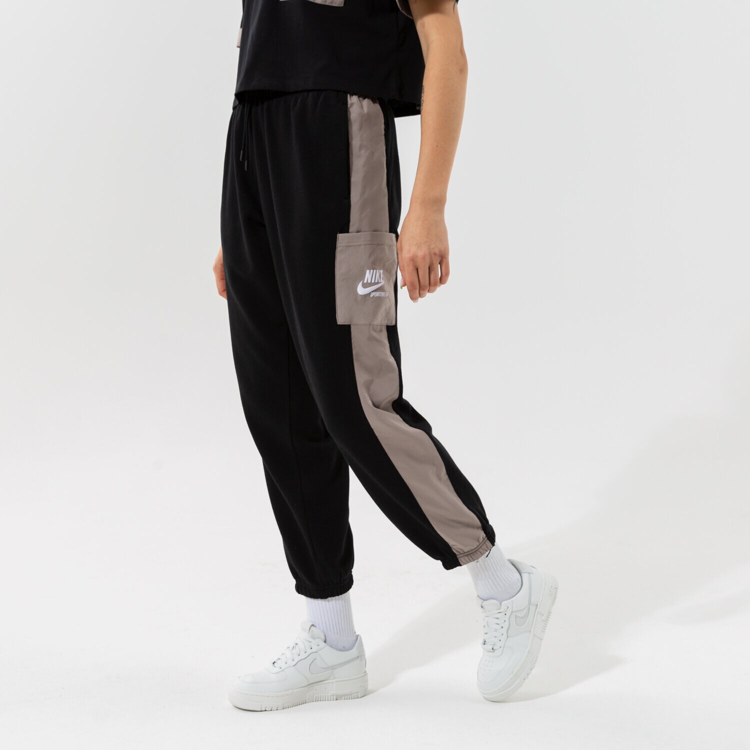 Femei pantaloni NIKE PANTALONI  W NSW FLC MR JGGR HTG DD5679-010 Negru