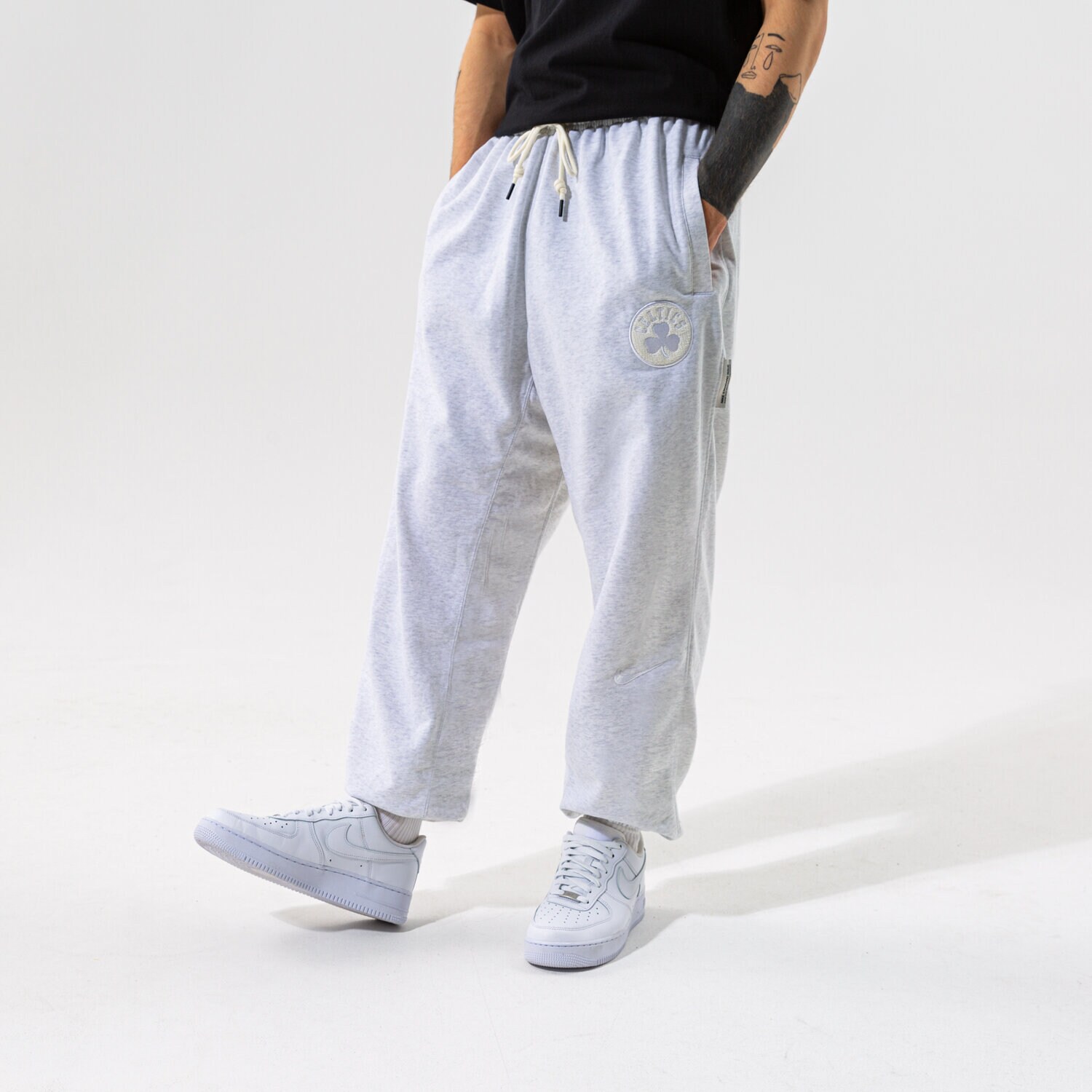 Bărbați pantaloni NIKE PANTALONI  BOS M NK DF STD ISSUE PANT NBA DB0941-051 Gri