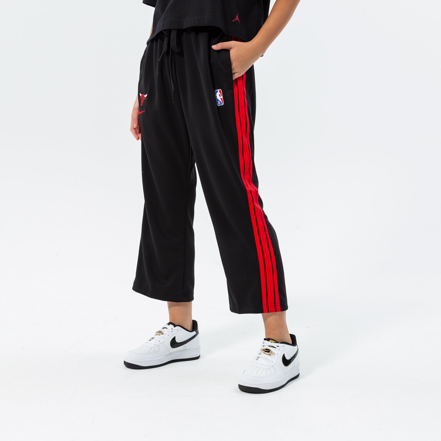 Femei pantaloni NIKE PANTALONI  CHI W NK TRKST PANT CTS 75 NBA DB1414-010 Negru