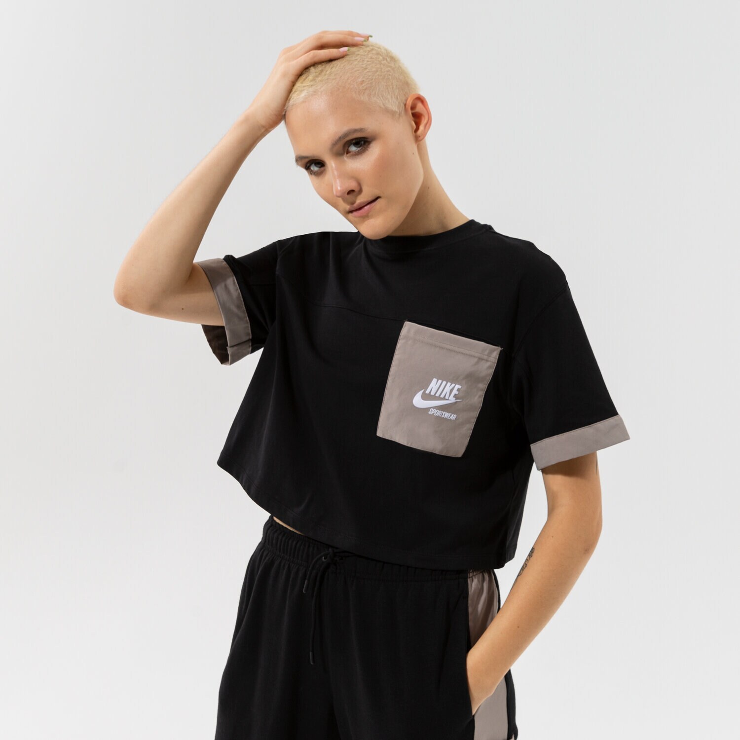 Femei tricou NIKE TRICOU W NSW SS TOP HTG DD5685-010 Negru