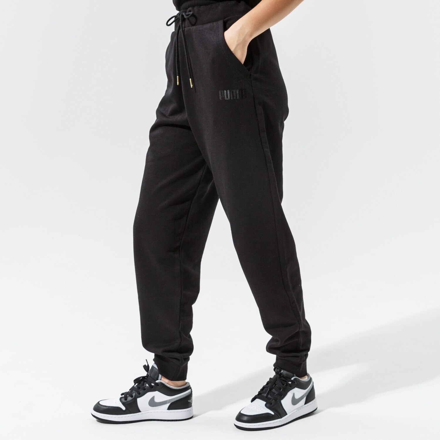 Femei pantaloni PUMA PANTALONI  HER HIGH WAIST PANTS TR CL - PUMA BLACK 58952801 Negru