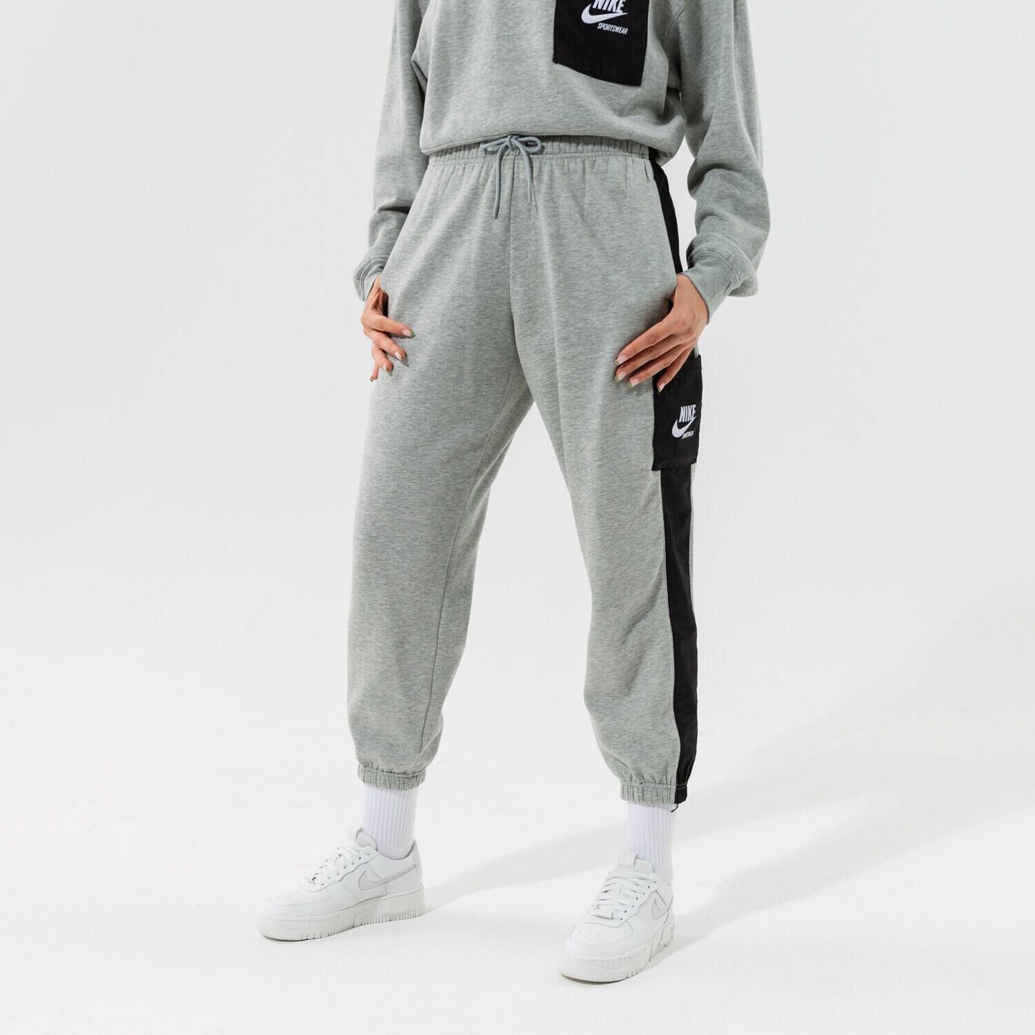 Femei pantaloni NIKE PANTALONI W NSW FLC MR JGGR HTG DD5679-063 Gri