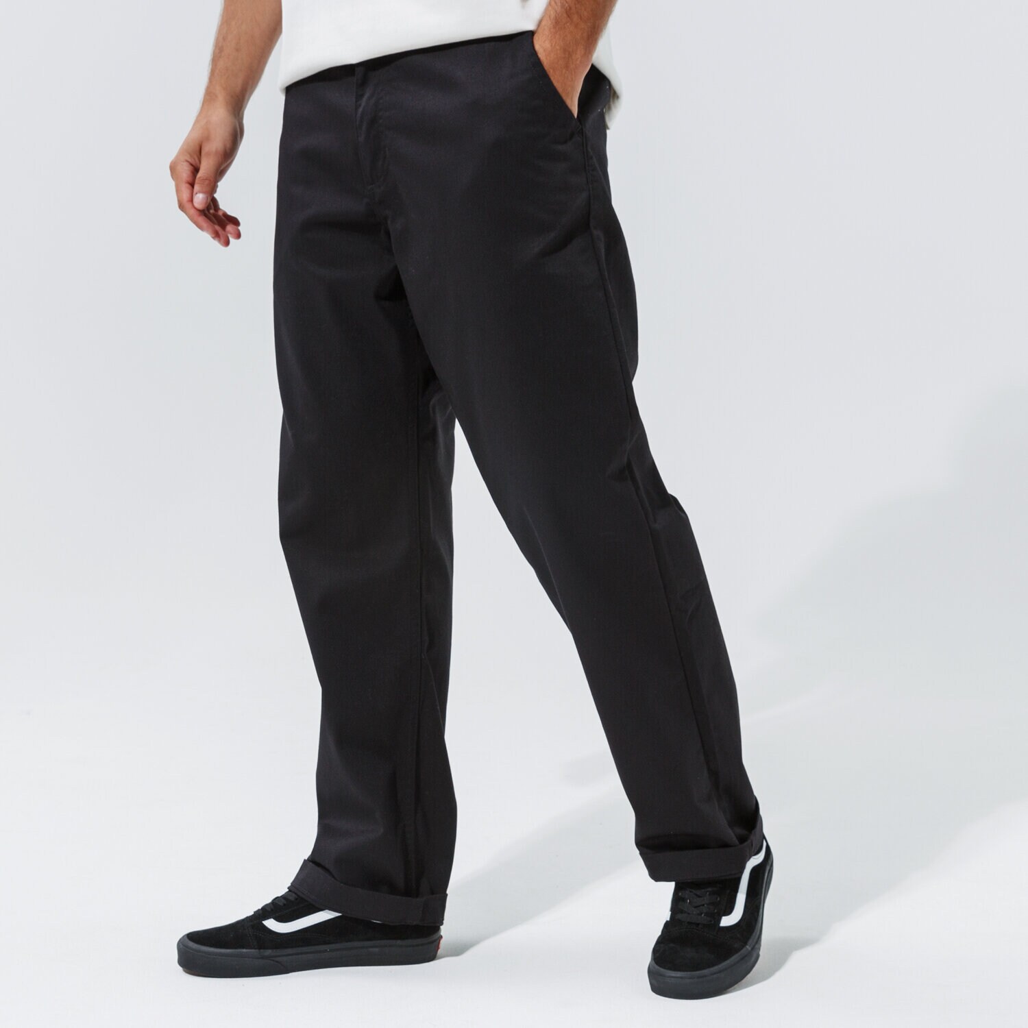 Bărbați pantaloni VANS PANTALONI  AUTHENTIC CHINO LOOSE PANT VN0A5FJBBLK1 Negru
