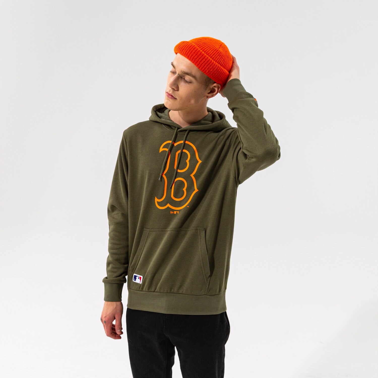 Bărbați bluză NEW ERA BLUZĂ CU GLUGĂ MLB SEASNL TEAM LOGO HOODY BOSRED NOV 12827240 Kaki