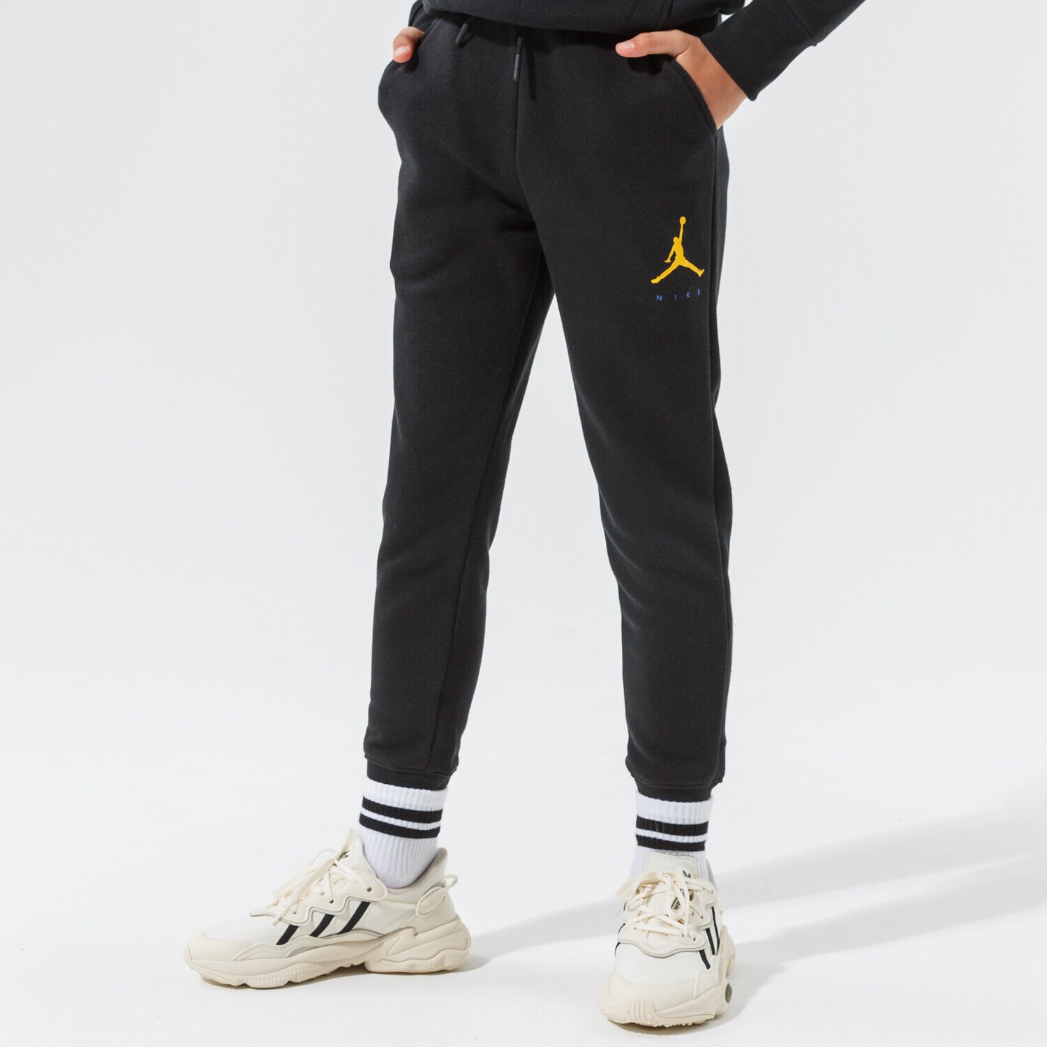 Pantaloni pentru copii JORDAN PANTALONI  JUMPMAN BY NIKE PANT BOY 95A678-023 Negru