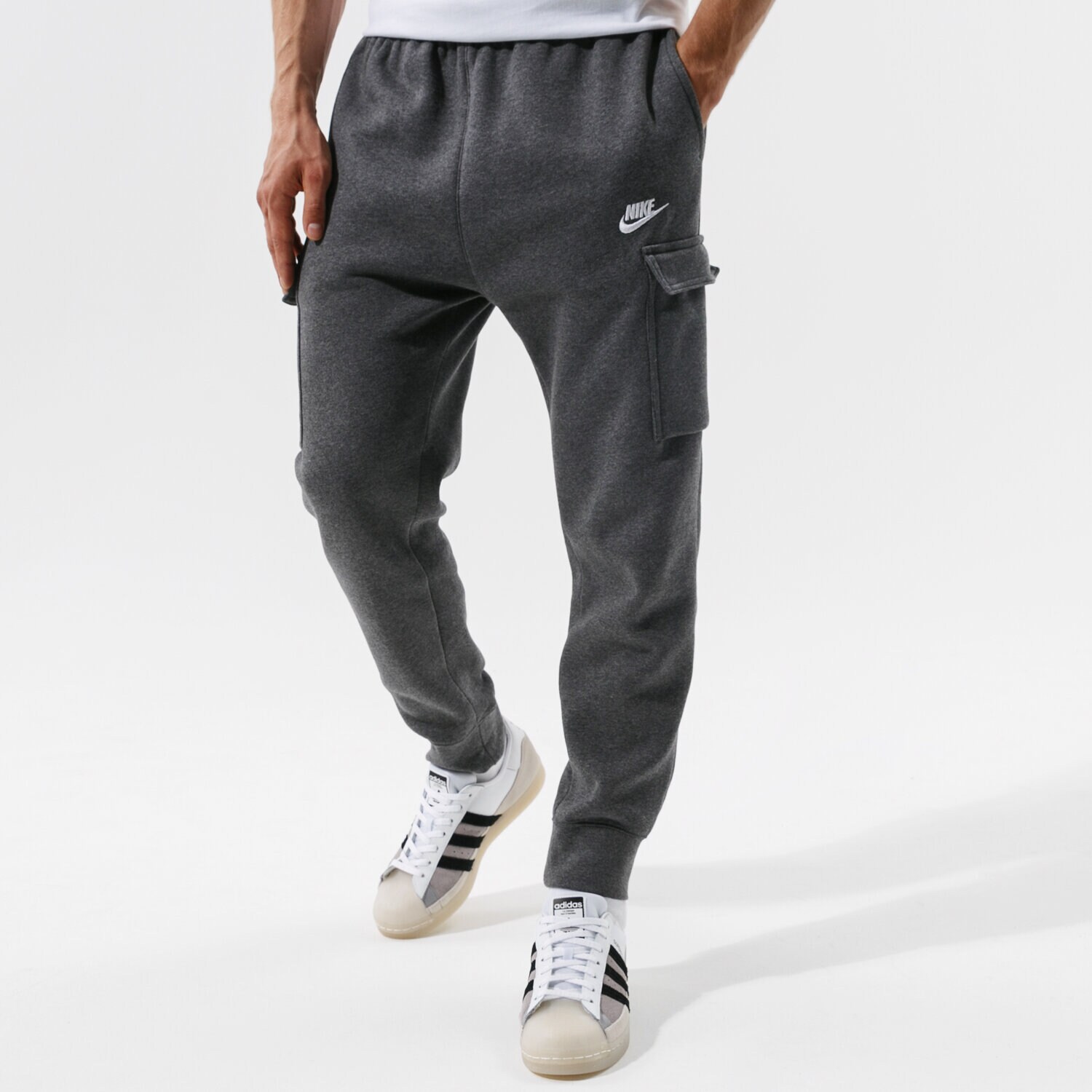 Bărbați pantaloni NIKE PANTALONI  SPORTSWEAR CLUB FLEECE CD3129-071 Gri