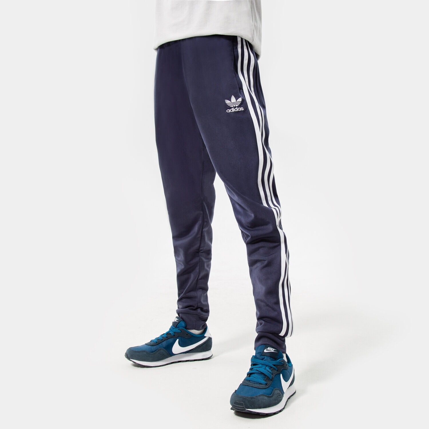 Pantaloni pentru copii ADIDAS PANTALONI  SST TRACK PANTS BOY HD2045 Bleumarin