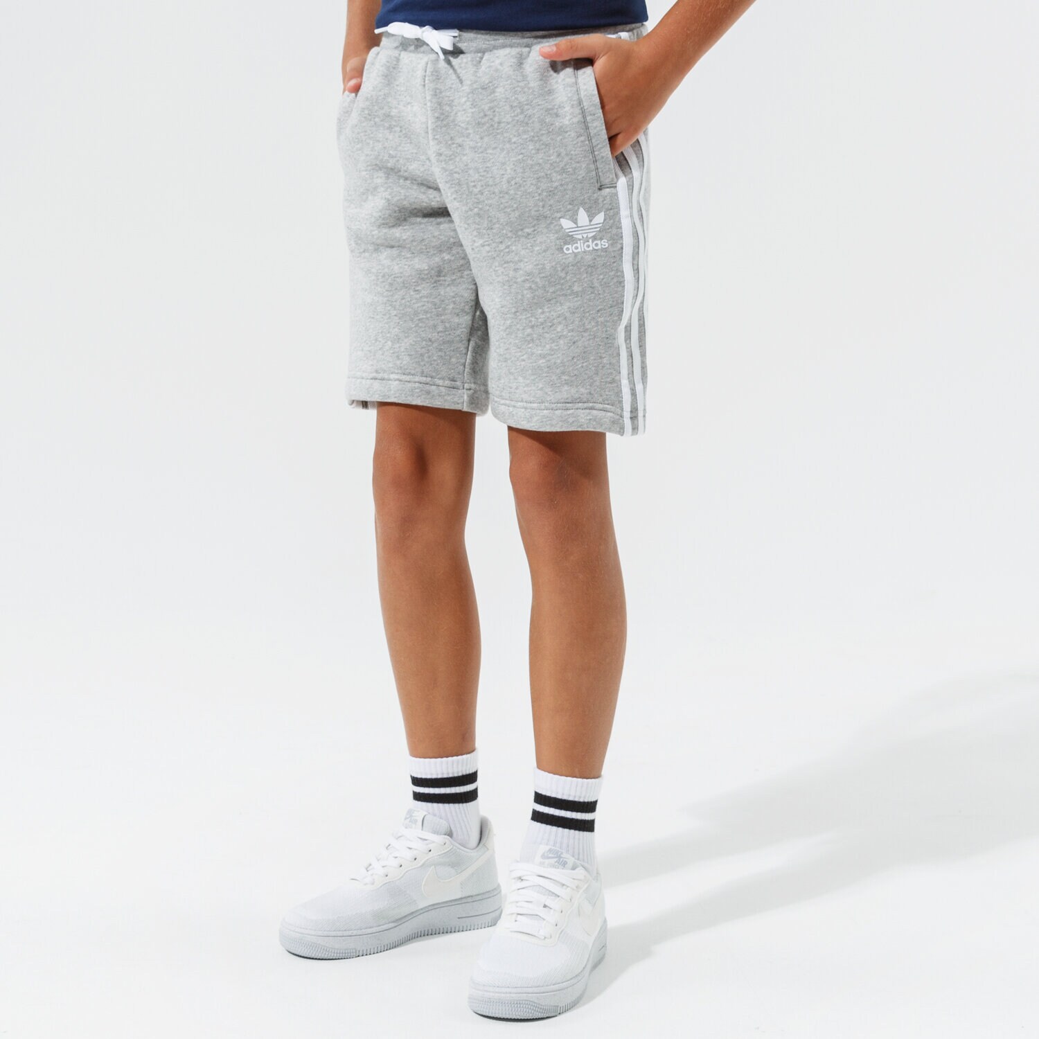 Pantaloni scurți și rochii pentru copii ADIDAS PANTALONI SCURȚI FLEECE SHORTS MM DV2891 Gri