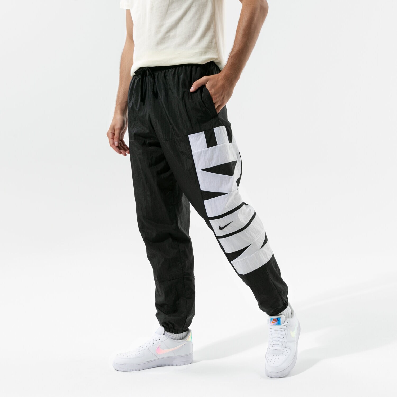 Bărbați pantaloni NIKE PANTALONI  DRI-FIT STARTING 5 NBA CW7351-010 Negru